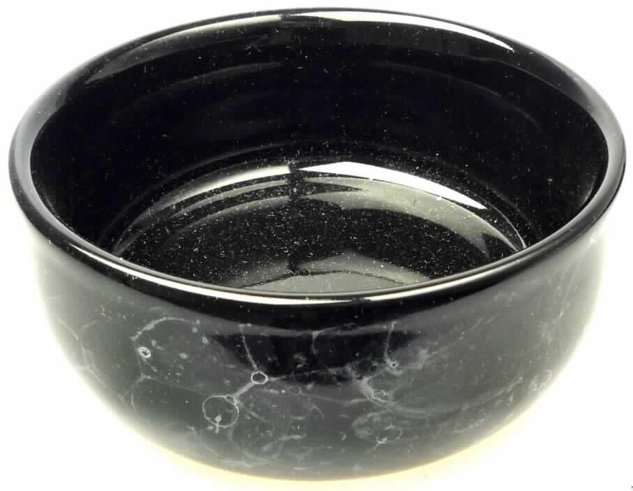 Andere keramische Ware, Futternapf für Tiere, sog. Kleintier-Keramiknapf, siehe Foto,
- glasierter, runder Futternapf in Form einer Schale mit hochgezogenem Rand,
- mit einem Durchmesser von ca. 11 cm und einer Höhe von ca. 5 cm,
- keramisches Erzeugnis, nach der Formgebung gebrannt, tonmineralhaltiges Material,
- weist laut Antragsangaben weder die Merkmale von Porzellan noch von gewöhnlichem Ton auf,
- soll als Futternapf dienen und stellt somit keinen Gegenstand zur Verwendung im Haushalt,
  bei Tisch oder in der Küche der Position 6912 dar,
- in einem zur Verpackung dieser Ware üblichen Karton verpackt.

"Andere keramische Ware (Futternapf), weder aus Porzellan noch aus gewöhnlichem Ton"