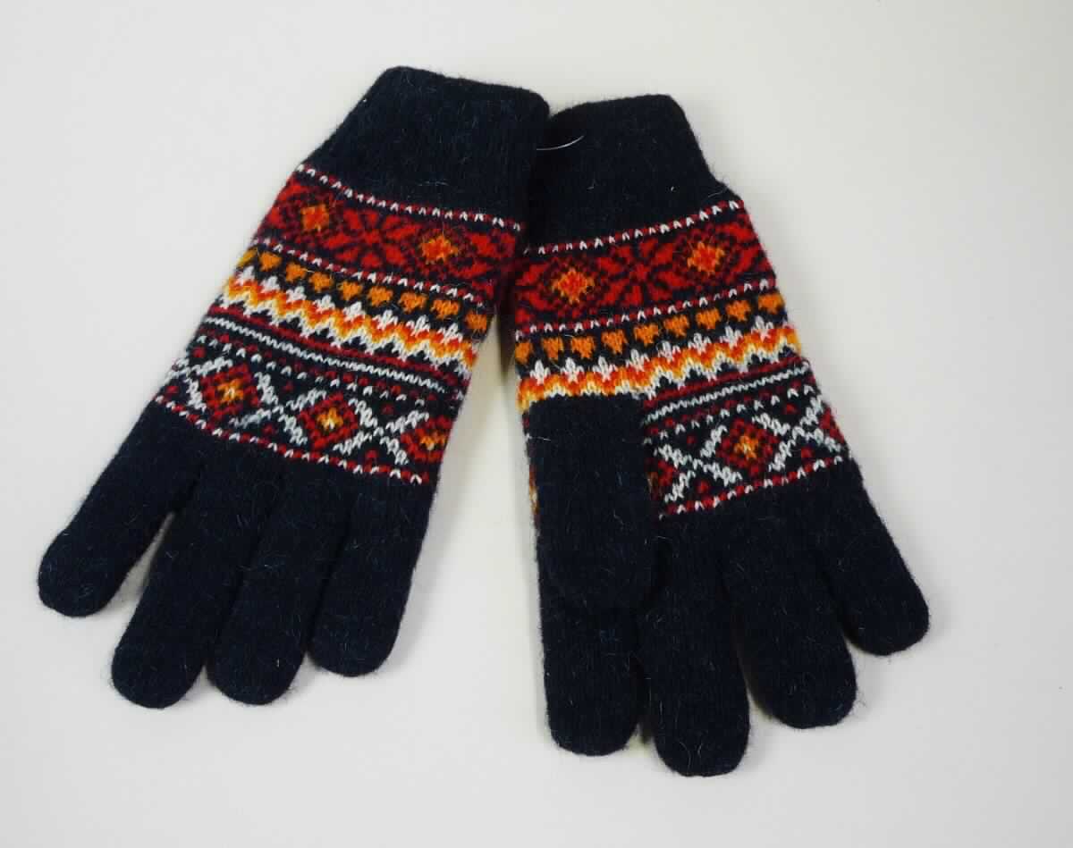 Fingerhandschuhe, sog. Strickhandschuhe für Damen/Herren, Art. 287 605, in Erwachsenengröße,
Foto siehe Anlage, 
- als Fünffingerhandschuhe gearbeitet,
- aus ca. 2,2 mm dicken, buntgestrickten Gestricken aus laut Antrag 100 % Wolle,
- gefüttert,
- mit einem gerippt gewirkten, doppelt gearbeiteten Bündchen.

"Fingerhandschuhe aus Gestricken, andere als in Unterposition 6116 10 genannte, aus Wolle"