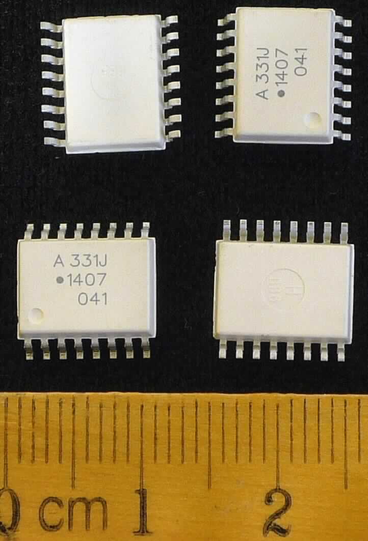 Intelligenter Gate-Treiber Optokoppler (IGBT Gate Driver Optocoupler ACPL-331J),
- in Form einer optoelektronischen Schaltung mit zwei Leuchtdioden und zwei Photodioden mit 
  integrierten Schaltungen (Verstärkerschaltung, Treiber, UVLO (Under Voltage Lockout), 
  Desaturierungsdetektion, aktivem Miller Clamping und IGBT-Abschaltung),
- in einem SO-16-Gehäuse mit 16 Anschlüssen (Abbildung siehe Anlage)
- zur direkten Ansteuerung von IGBTs.

"Elektrisches Gerät mit eigener Funktion, in Kapitel 85 anderweit weder genannt noch inbegriffen, Optoelektronische Schaltung, aus einer oder mehreren Leuchtdioden und mehreren Photodioden mit Verstärkerschaltkreis, auch mit Logikgatterschaltung oder anderen integrierten Schaltungen, in einem Gehäuse - Intelligenter Gate-Treiber Optokoppler"