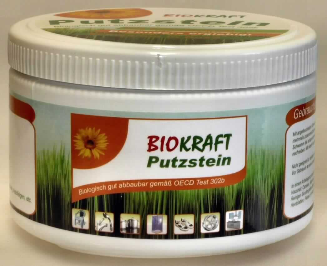 Angaben:
Putzstein Universalreiniger, zusammengesetzt aus anionischen Tensiden, Poliermittel, Hilfsstoffen und Duftstoffen; zum gleichzeitigen Reinigen, Polieren, Pflegen und Konservieren von z.B. Metall, Keramik, Kunststoff und Glas. 

Warenbeschaffenheit: Weiße, stark duftende, wachsartig-pulvrige Paste mit beiliegendem Schwamm aus Zellkunststoff, zusammen verpackt in einer etikettierten Kunststoffdose.

Befund: 
Zusammengesetzte Ware, bestehend aus einem Schwamm aus Zellkunststoff und einer Scheuerpaste, deren Charakter in Hinblick auf die Verwendung durch die Scheuerpaste bestimmt wird.