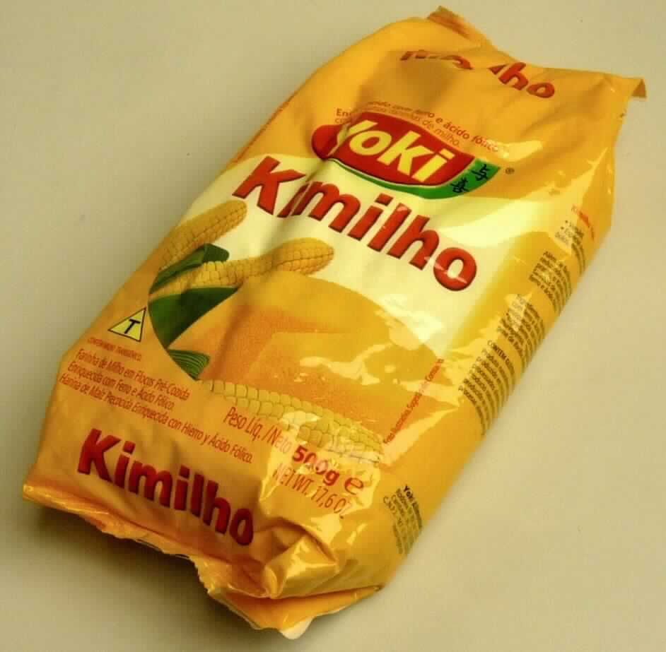 Maismehlflocken

Antragsangeben: Kimilho, Maismehlflocken, aus Maismehl, vorgekocht, hergestellt aus genmodifiziertem Mais; angegebener Fettgehalt: 0 GHT; Herkunftsland: Brasilien. Inhalt 500 g.

Beschaffenheit des vorgelegten Warenmusters: dünne, sehr kleine, weißlich-gelbe bis gelbe schuppenartige Bruchstückchen von Mais. Die Schuppen haben eine Größe von deutlich weniger als 2 mm im Durchmesser. 
Aufmachung: teilweise transparenter Kunststofffolienbeutel mit Beschriftung in Portugiesisch und weißem Klebeetikett in deutscher Sprache (Auszug): "Maismehlflocken; hergestellt aus genmodifiziertem Mais".
Aufgrund der äußeren Beschaffenheit und der Angaben kann unterstellt werden, dass die Ware einen Stärkegehalt von deutlich mehr als 45 GHT, einen Aschegehalt von weniger als 2 GHT, einen Siebdurchgang von mindestens 95 GHT durch ein Sieb mit einer lichten Maschenweite von 2 mm, einen Siebdurchgang von deutlich weniger als 90 GHT durch ein Sieb mit einer lichten Maschenweite von 500 µm und einen Fettgehalt von deutlich weniger als 1,5 GHT hat.

Grobgrieß und Feingrieß von Mais, mit einem Fettgehalt von 1,5 GHT oder weniger.

Hinweise auf eine über das in Kapitel 11 zulässige Maß hinausgehende Zubereitung konnten nicht festgestellt werden (Ausschluss Kapitel 19).