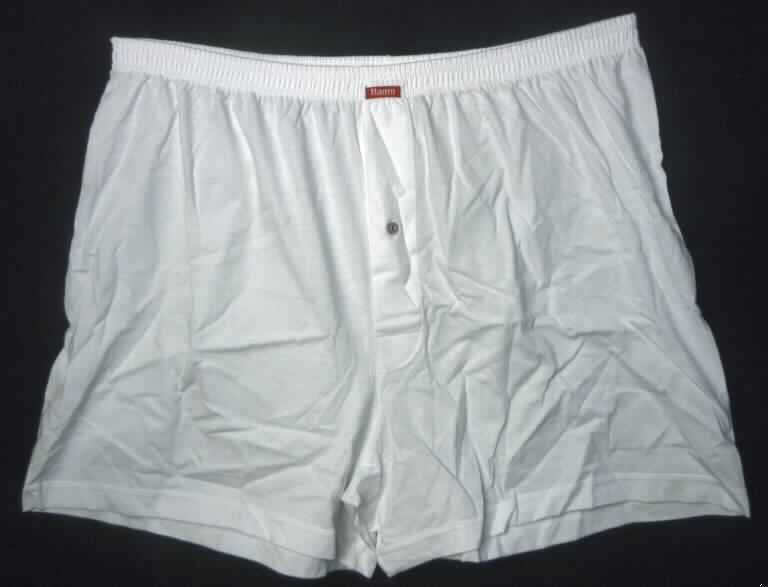 Unterhose, sog. modische Unterhose für Herren, Art. Nr. 280, Größe M, Foto siehe Anlage,
- aus 0,5 mm dicken, einfarbigen Gewirken aus lt. Antrag 100 % Baumwolle,
- in der Taille abschließend; mit einem elastischen Taillenbund,
- vorn unterhalb des Bundes mit einer senkrecht verlaufenden Eingriffsöffnung mit 
  Knopfverschluss von links auf rechts (Männerkleidung),
- mit kurzen Hosenbeinen, an den Beinabschlüssen gesäumt,
- aufgrund des Materials, des Schnitts und der Ausstattung keine kurze Hose der Position 6103.

"Unterhose, aus Gewirken, für Männer, aus Baumwolle"