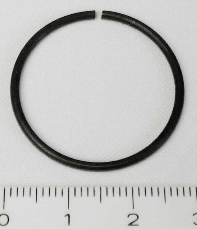 Es handelt sich um runde, nicht geschlossene Ringe aus Stahl, die einen Innendurchmesser von etwa 25,6 mm und einen Außendurchmesser von etwa 28,5 mm aufweisen. Die Erzeugnisse sind zum Einbau in PKW-Lenkungen bestimmt. 
- Antragstellerangaben -

Abbildung siehe Anlage.

Derartige Erzeugnisse gehören als "andere Sicherungsringe aus Stahl, ohne Gewinde" in die Codenummer 7318 2100 95 0 des Zolltarifs.
