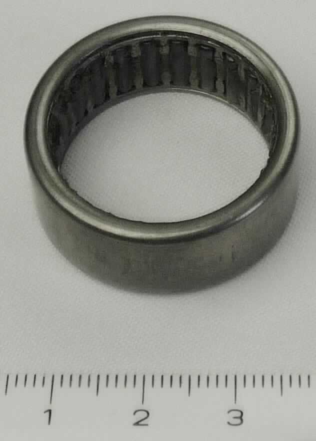 Nadellager, bestehend aus einem Lagerkäfig mit vierundzwanzig umlaufenden Nadeln (Antragstellerangaben: Nadellänge 12,7 mm, Nadeldurchmesser 2,8 mm) und einem Außenring, aus Stahl (Abbildung siehe Anlage), zur Integration in die Lenkvorrichtung eines PKWs.

Die Ware ist als "Wälzlager - Nadellager" einzureihen.
