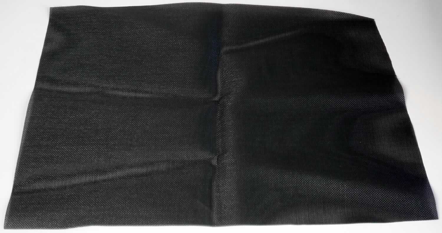 Gewebe aus Glasfasern, sog. Fiberglasgewebe, Foto siehe Anlage,
- nach dem Ergebnis der Laboruntersuchung:
- - offenmaschiges Gewebe in Panamabindung (keine Leinwandbindung), 
- - aus Garnen aus textilen Glasfilamenten (aufgrund der Garnkonstruktion keine Glasseidenstränge bzw. Rovings),
- - mit Kunststoff (lt. Antrag PVC) ummantelt,
- - mit einer Zellgröße von unter 1,0 mm,
- als Meterware auf Rollen mit einer Breite von mehr als 30 cm,
- mit einem Quadratmetergewicht von 350,6 g,
- das Glasfasergewebe verleiht der Ware insbesondere aufgrund seiner Bedeutung in Bezug auf die Verwendung 
  den wesentlichen Charakter, 
- stellt sich u. a. wegen der fehlenden Härte und Steifheit nicht als verstärkte Kunststofffolie dar,
- soll zum Herstellen von Insektenschutzrollos und -rahmen verwendet werden.

"Gewebe aus Glasfasern, kein Gewebe aus Glasseidensträngen (Rovings), mit einer Breite von mehr als 30 cm, 
 anderes als in der Unterposition 7019 52 genannte, mit einer Zelllänge und -breite von weniger als 1,8 mm"