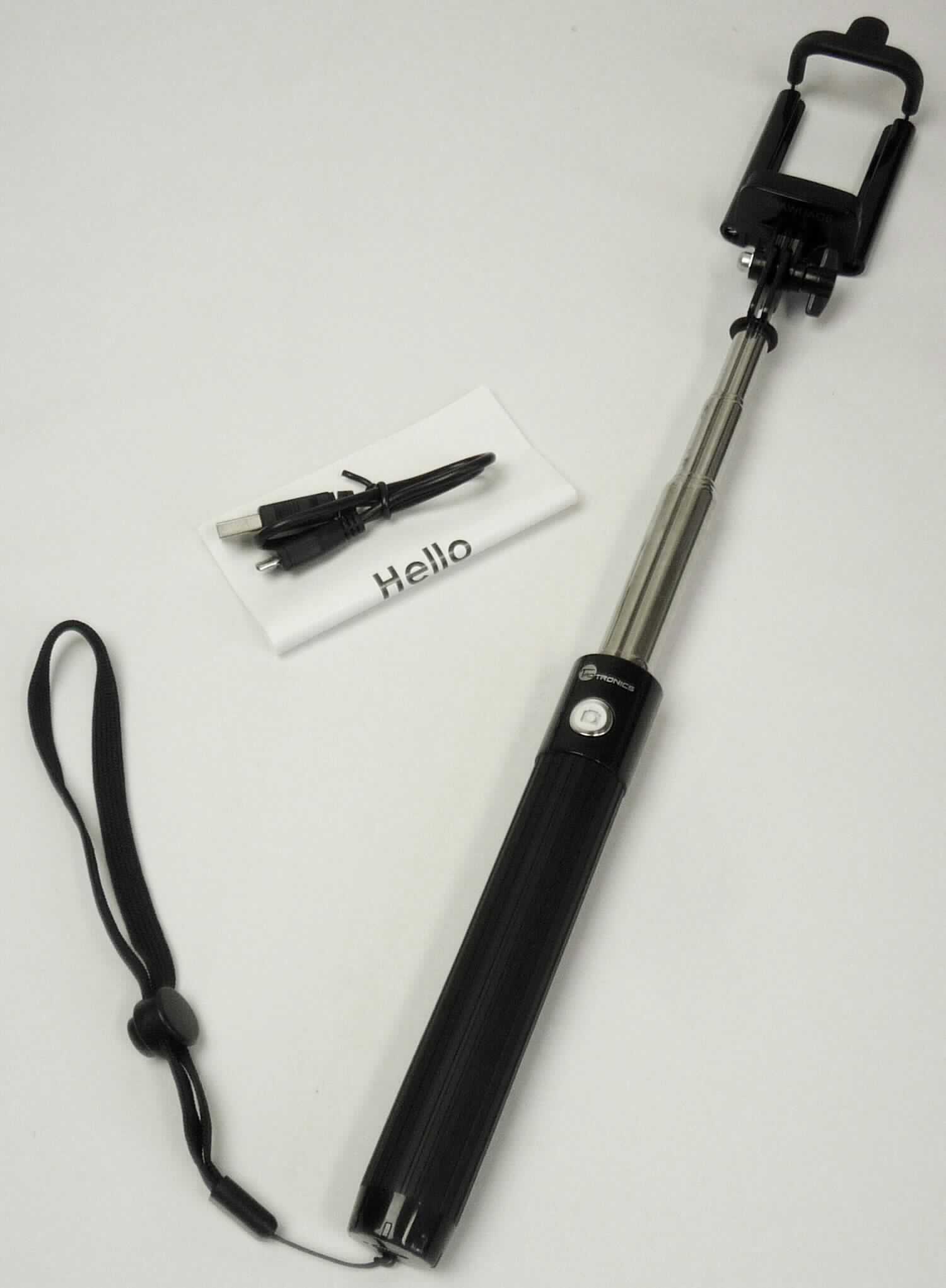 Bei dem als "Bluetooth- Selfie Stick Stange" bezeichneten Erzeugnis handelt es sich um eine Warenzusammenstellung in Aufmachung für den Einzelverkauf, bestehend aus einem USB-Kabel und einem sogenannten Selfie-Stick. Der Selfie-Stick ist eine aus verschiedenen Bestandteilen zusammengesetzte Ware, bestehend aus einer in den Griff integrierten Bluetooth-Fernbedienung zur Kamerabedienung und einer auf 31 Zoll (787,4 mm) ausziehbaren Teleskopstange aus rostfreiem Edelstahl, an deren oberen Ende ein Aufsatz zur Verwendung mit Smartphones (Breite 55 - 90 mm) vorhanden ist. Die Ware wiegt 150 g und ist mit einer Handschlaufe ausgestattet. 
Die Teleskopstange mit Halterung ist ein Einbeinstativ, das dazu bestimmt ist, in der Hand gehalten zu werden. Das Stativ bestimmt sowohl den Charakter der Warenzusammenstellung als auch den der zusammengesetzten Ware im Hinblick auf die Verwendung. 
Die Teleskopstange besteht aus Stahl, während die Halterung aus Kunststoff besteht. Der Charakter der aus verschiedenen Stoffen bestehenden Ware wird im Hinblick auf die Verwendung und den Umfang durch den Stahl bestimmt.
Das in einer Verkaufsverpackung mit Gebrauchsanweisung aufgemachte Erzeugnis ist noch nicht zusammengesetzt und wird als "Einbeinstativ, nicht von der Unterposition (KN) 9620 0010 erfasst, nicht aus Aluminium oder Kunststoff" eingereiht.