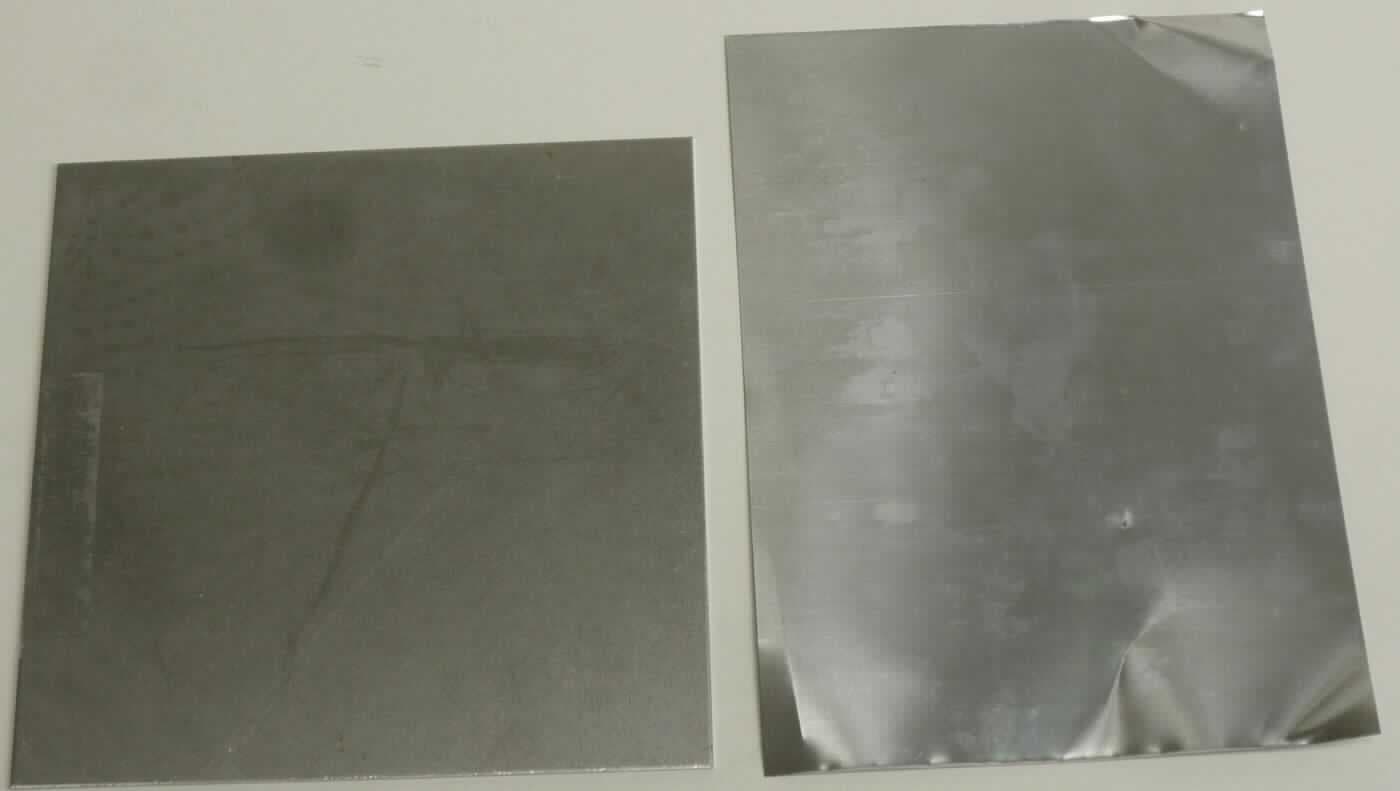 Flachgewalzte Erzeugnisse aus Stahl; Bleche

Bei der Ware handelt es sich um Platten bzw. Bleche aus Weicheisen mit einem Eisengehalt von 99,9%. Die Bleche werden nach dem Kaltwalzen schlussgeglüht. Derartige Bleche werden aufgrund ihrer magnetischen Materialeigenschaften verwendet.
Typische Abmessungen sind:
Stärke: 0,356 mm, 0,5 mm, 1,0 mm, 1,5 mm und 2,0 mm.
Format ab 762 mm x 381 mm bis zu einer Breite von 500 mm und rechteckige Zuschnitte daraus.

Die Waren sind als flachgewalzte Erzeugnisse aus Eisen, mit einer Breite von weniger als 600 mm, weder plattiert noch überzogen, nur kaltgewalzt, mit einem Kohlenstoffgehalt von weniger als 0,25 GHT, mit einer Dicke von 0,35 mm oder mehr, mit einer Breite von 500 mm oder weniger, in die Codenummer 7211 2330 99 0 des Zolltarifs einzureihen.