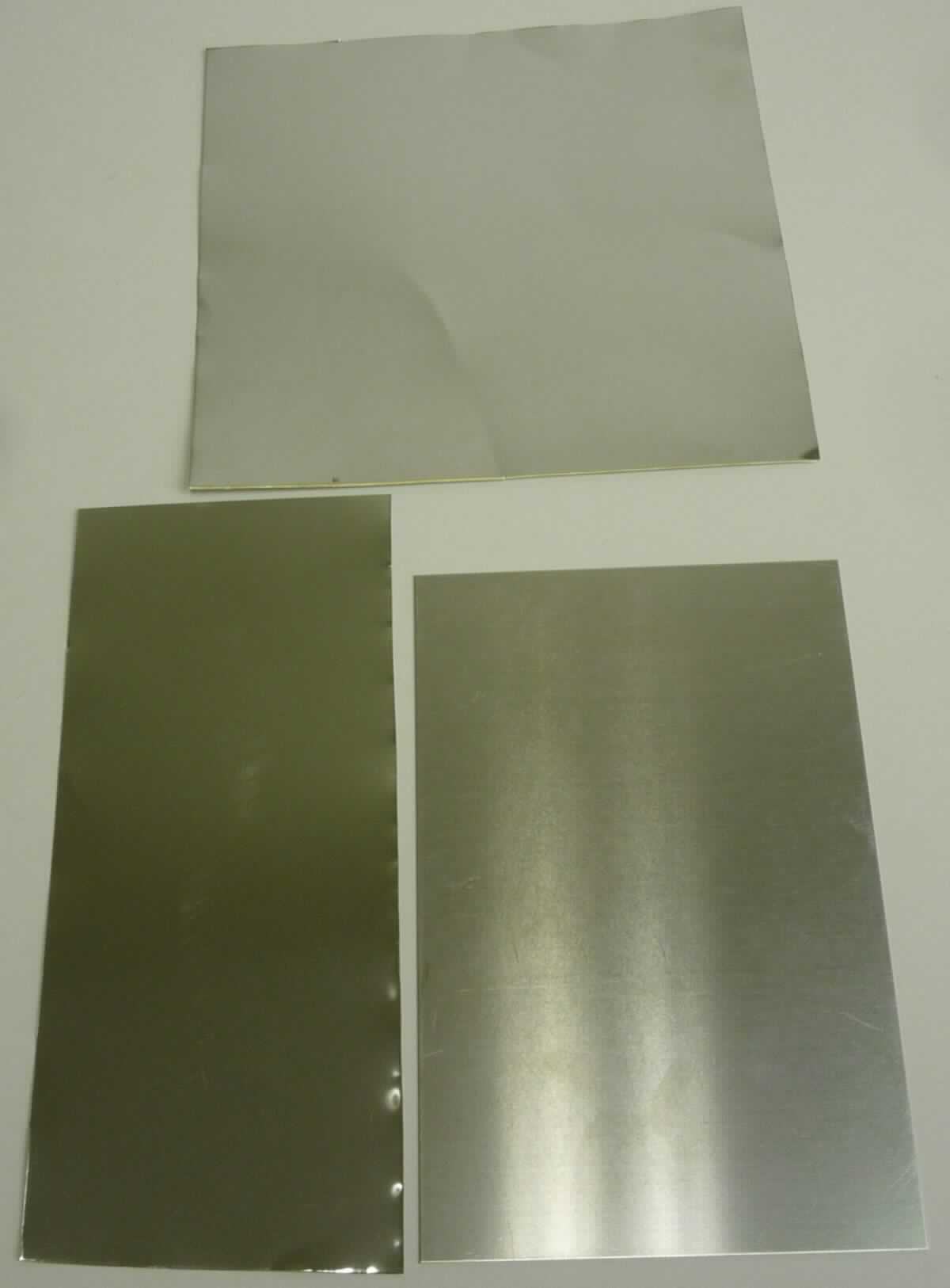 Bleche und Folien aus einer Nickellegierung

Bei der Ware handelt es sich um Platten, Bleche und Folien in unterschiedlichen Abmessungen aus einer Nickellegierung mit der Zusammensetzung 80% Nickel, 4% Molybdän und 16% Eisen. 
Typische Abmessungen sind:
Folien: Stärke: 0,05mm, 0,01 mm, 0,15 mm und 0,25 mm, Breite: 101 mm und 381 mm.
Platten (Bleche): Stärke: 0,356 mm, 0,5 mm, 1,0 mm, 1,5 mm und 2,0 mm, Format ab 762 mm x 381 mm bis 762 mm x 3000 mm und Zuschnitte daraus.

Die Waren sind als Bleche und Folien aus Nickellegierungen in die Unterposition 7506 2000 der Kombinierten Nomenklatur einzureihen.