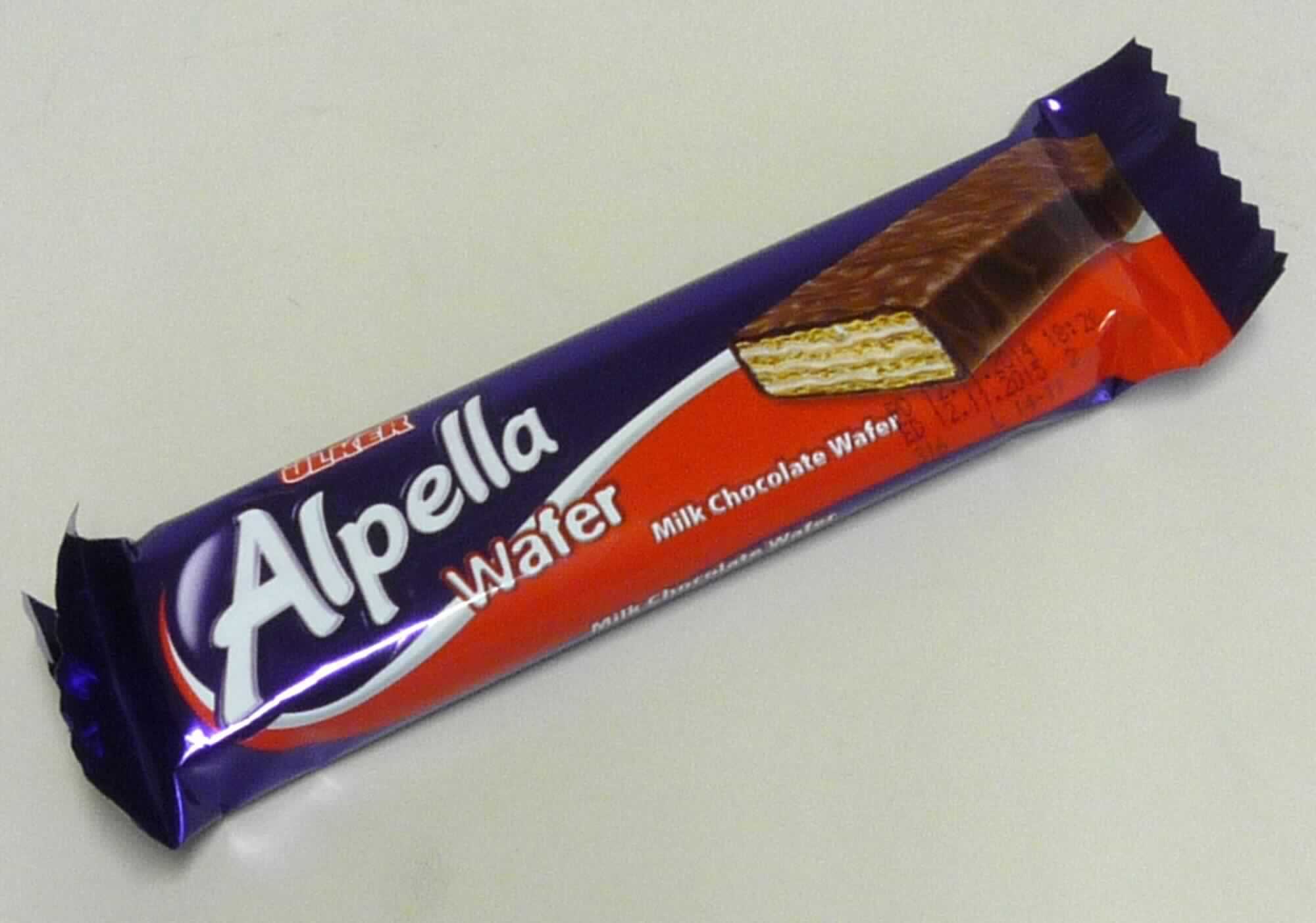 Waffelriegel mit Schokoladenüberzug

Antragsangaben: 
165-9 Ülker Alpella Waffeln mit Schokoladenüberzug (Einzelpack) 38 g
165-6 Ülker Alpella Waffeln mit Schokoladenüberzug (5er Pack) 190 g
Daten laut Rezeptur
Milchfett: 4,67 %
Milchprotein: 4,84 %
Stärke/Glucose: 13,7 %
Zucker: 27,36 %

Beschaffenheit des vorgelegten Warenmusters (Einzelpack):
Bunt bedruckter Original-Schlauchfolienbeutel; der Aufdruck enthält Angaben zum Erzeugnis (Milk Cream 
Filled Wafer Enrobed in Milk Chocolate; 38 g) und zu den Zutaten (siehe Feld 8); darin ein vollständig mit 
Milchschokolade überzogener Waffelriegel (ca. 12,3 cm x 3,0 cm x 1,4 cm) aus 4 beigefarbenen, mit einer 
weißlichen Fettcreme gefüllten Waffelblättern; Geschmack nach Waffelgebäck mit Creme und Milch-
schokolade, süß.

Wassergehalt*: 10 GHT oder weniger 
Milchfett*: 3 bis weniger als 6 GHT 
Milchprotein*: 2,5 bis weniger als 12 GHT 
Stärke/Glucose**: 5 bis weniger als 25 GHT
Saccharose/Invertzucker/Isoglucose***: 5 bis weniger als 30 GHT

*: Antragsangaben
**: festgestellt gemäß VO (EG) 900/2008, VO (EU) 118/2010
***: festgestellt gemäß VO (EG) 900/2008

Backware, Waffel mit einem Wassergehalt von 10 GHT oder weniger, vollständig mit Schokolade überzogen, 
in unmittelbaren Umschließungen mit einem Gewicht des Inhalts von 85 g oder weniger