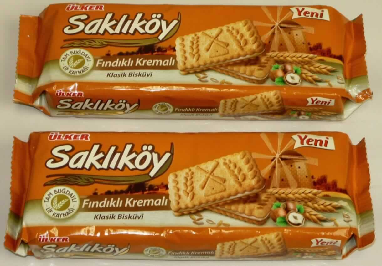 Doppelkekse mit Haselnusscremefüllung

Antragsangaben:
Daten laut Rezeptur: Milchfett 0,55 %, Milchprotein 1,13 %, Stärke/Glucose 37 %, Zucker 21 %.

Beschreibung der vorgelegten Warenprobe:
Bunt bedruckter Original-Kunststoffschlauchfolienbeutel mit Angaben zum Produkt und zu den Zutaten (siehe 
Feld 8); darin rechteckige, braune, an den Rändern gewellte Doppelkekse (ca. 6 cm x 2,8 cm x 1,5 cm) mit 
eingeprägtem Motiv, gefüllt mit einer hellbraunen Creme; Geschmack einem Vollkornmürbegebäck mit 
Haselnusscreme entsprechend, süß. 

Wassergehalt im Keksanteil*: 12 GHT oder weniger
Fettgehalt im Keksanteil*: 35 GHT oder weniger 
Stärke/Glucose**: 25 bis weniger als 50 GHT
Saccharose/Invertzucker/Isoglucose***: 5 bis weniger als 30 GHT
Milchfett****: weniger als 1,5 GHT
Milchprotein****: weniger als 2,5 GHT

*: abgeleitet aus den Antragsangaben
**: festgestellt gemäß VO (EG) 900/2008, VO (EU) 118/2010 
***: festgestellt gemäß VO (EG) 900/2008
****: Antragsangaben

Backware, Kekse gesüßt, ohne kakaohaltigen Überzug, mit einem Gehalt an Milchfett von weniger als 8 GHT, 
Doppelkekse mit Füllung