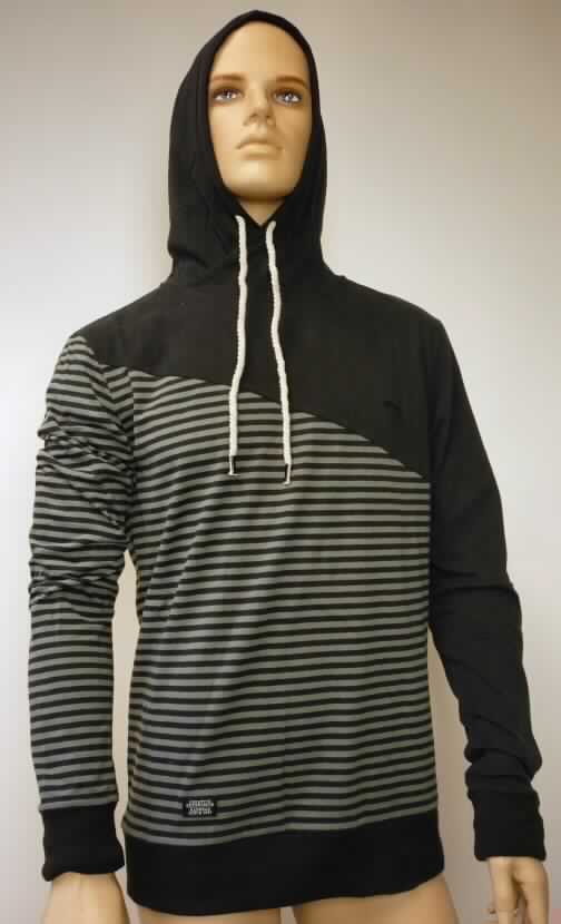 Blousonähnliches Kleidungsstück, sog. Hooded Sweatshirt Value, RW10520508, Größe M, Foto siehe Anlage,
- aus verschiedenen, ca. 0,6 mm dicken Gewirken aus lt. Antrag 100 % Baumwolle,
- über die Taille reichend (Rückenlänge: ca. 72 cm),
- mit einer Kapuze, deren Ränder von links auf rechts überlappen (Männerkleidung),
- mit langen Ärmeln mit verengenden Bündchen, die über den unteren Rand des Kleidungsstücks hinausreichen,
- mit einem verengenden Bund am unteren Rand.

"Blousonähnliches Kleidungsstück, für Männer, aus Baumwolle"