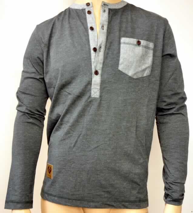 Hemd, sog. Longsleeve Hyperion, RW10520201, Größe M, Foto siehe Anlage,
- aus ca. 0,4 mm dicken, melierten Gewirken aus lt. Antrag 50 % Baumwolle und 50 % Polyester
  (synthetische Chemiefasern); mit durchschnittlich mehr als 10 Maschen je linearen Zentimeter in
  jeder Richtung, 
- mit einer Brusttasche und mit Randeinfassungen des Halsauschnitts und der Öffnung aus buntgewebten
  Geweben,
- über die Taille reichend (Rückenlänge: ca. 71 cm),
- vorn mit einer nicht durchgehenden Öffnung mit Knopfverschluss von links über rechts (Männerkleidung),
- mit langen Ärmeln,
- um unteren Rand gesäumt.

"Hemd aus Gewirken, für Männer, aus synthetischen Chemiefasern"