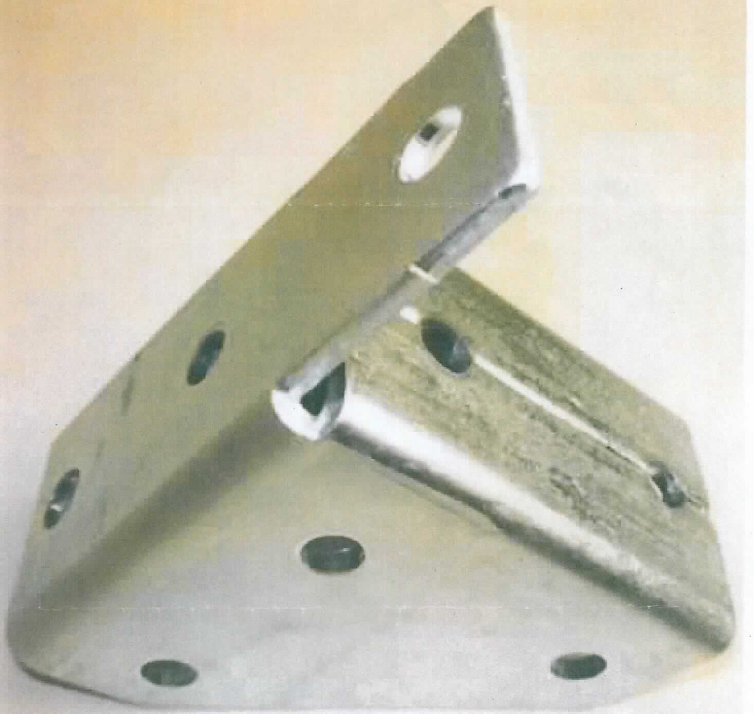 Sog. Konsole C-Schiene,
- aus einem spezifisch nach Zeichnung gefertigten Metallkörper mit U-förmigem Querschnitt und 
  mehreren runden Aussparungen, mit den Abmessungen von max. ca. 88 mm x max. ca. 115 mm 
  x ca. 50 mm (Abbildung siehe Anlage),
- zur Verwendung als erkennbarer Teil eines Krans, zur Befestigung eines Klemmkastens an der 
  C-Schiene.

"Teil, erkennbar ausschließlich für Geräte der Position 8426 bestimmt, nicht aus Eisen oder Stahl gegossen - sog. Konsole C-Schiene"