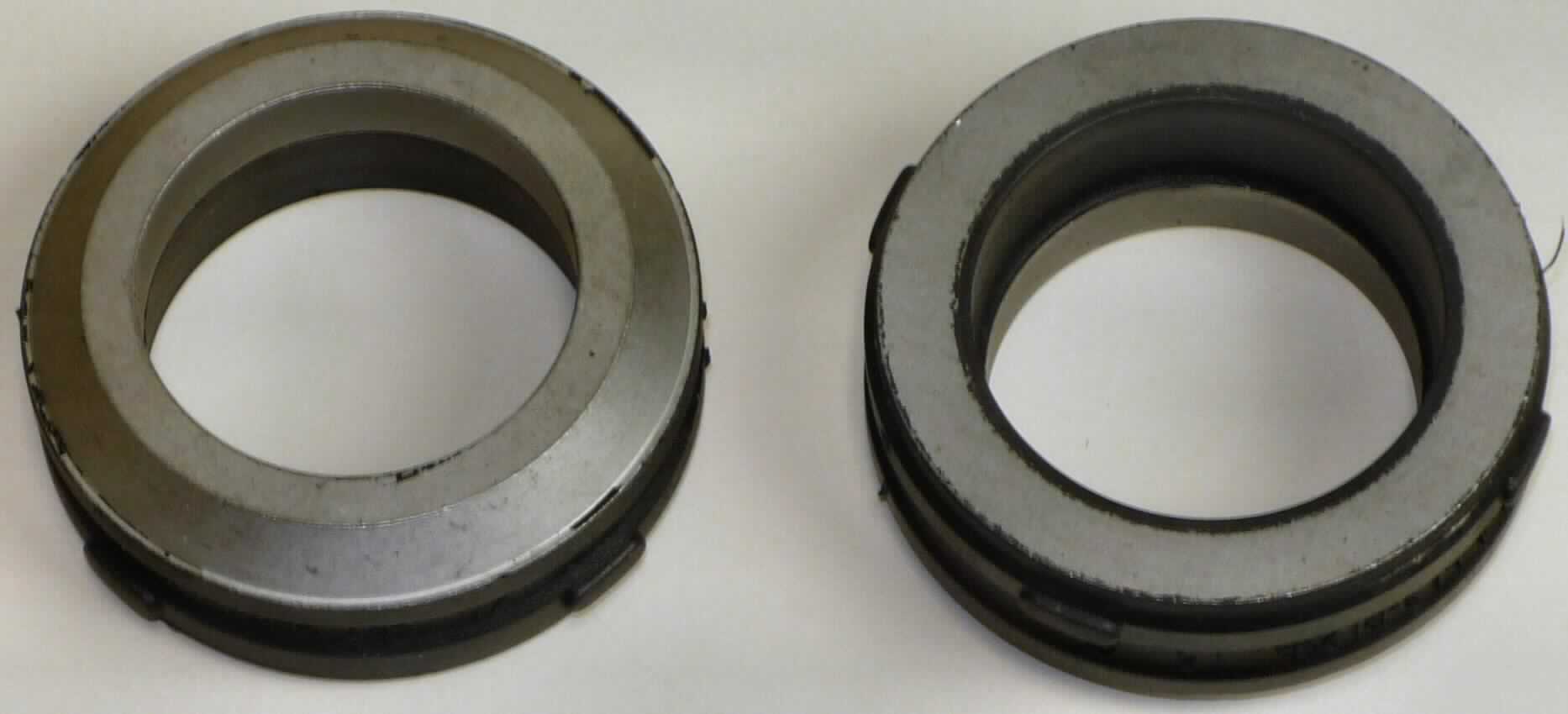 Angaben des Antragstellers: 
Nach den Angaben des Antragstellers handelt es sich bei der Ware um einen Dämpferring aus Gummi und Metall, welcher zur Reduzierung von Vibrationen und zum Lärmschutz eingesetzt wird.

Feststellungen an einem Warenmuster:
Metallischer Ring mit einem Außendurchmesser von 5,0 cm. Der Ring weist eine Zwischenlage aus Weichkautschuk (NBR) auf.

Befund:
Es liegt ein Gummi-Metall-Teil der Unterposition 4016 9991 vor.