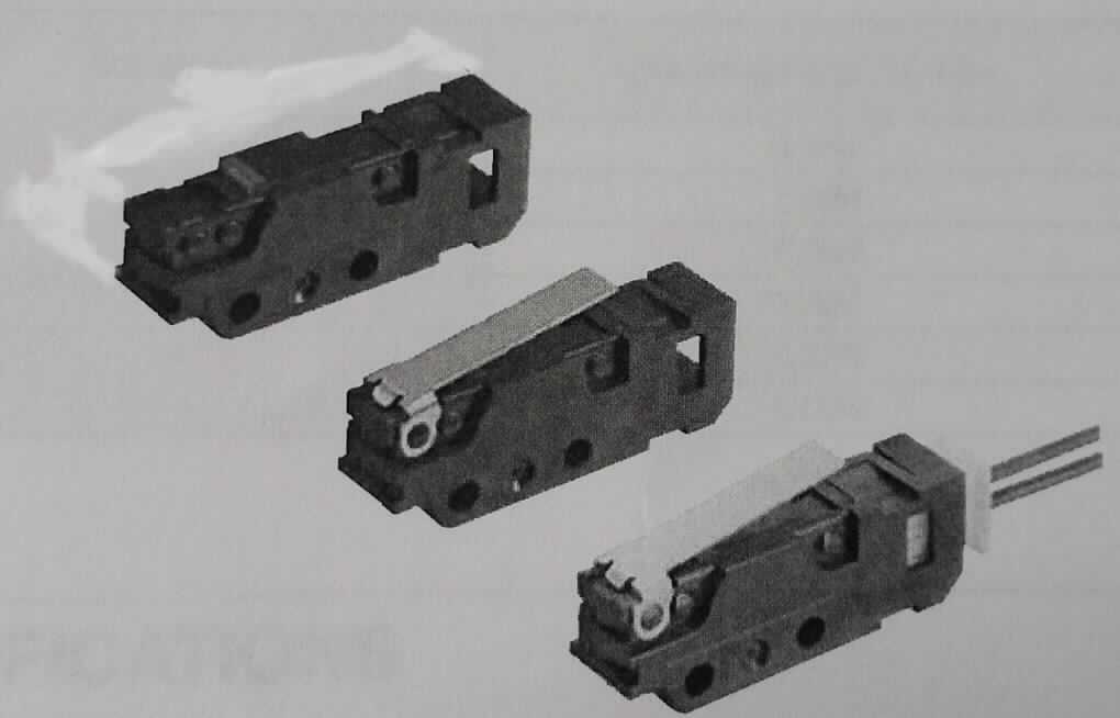 Schnappschalter,
- bestehend aus einem spezifisch geformten, annähernd quaderförmigen Kunststoffgehäuse mit seitlichen elektrischen Anschlusskontakten und einem Betätiger auf der Oberseite,
- das Schaltelement ist ein elektromechanischer Schnappschalter,
- für eine Stromstärke von unter 11 A,
- in unterschiedlicher Ausführung (u.a. unterschiedliche Betätiger, verschiedene Schaltkraft),
- zum Schalten von elektrischen Stromkreisen.

Die Ware ist als "elektrisches Gerät zum Schließen und Unterbrechen von elektrischen Stromkreisen, für eine Spannung von 1000 V oder weniger, kein Leistungsschalter, elektromechanischer Schnappschalter für eine Stromstärke von 11 A oder weniger" einzureihen.

Anlage: 1 Abbildung