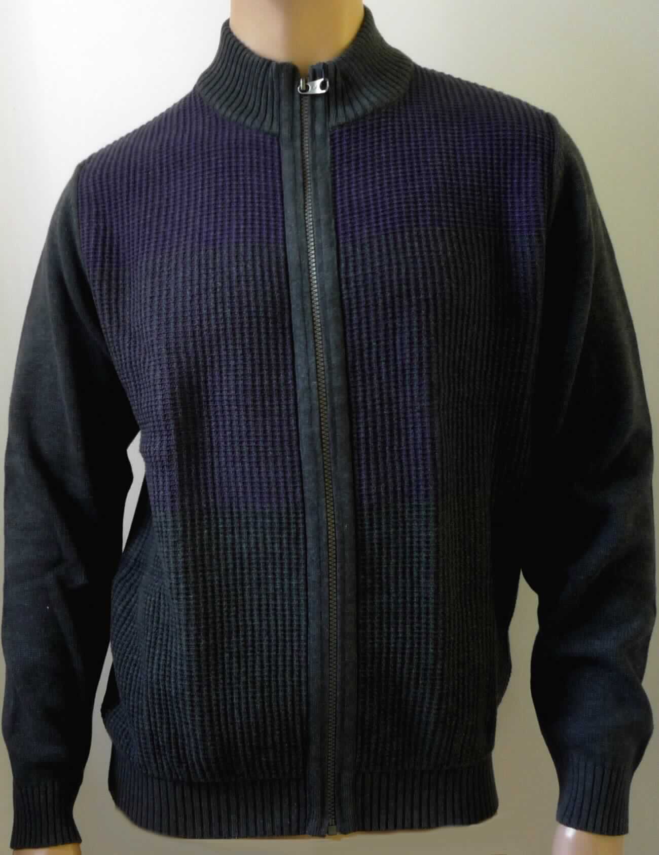 Blouson, Modell 55139, Größe M, Foto siehe Anlage,
- aus bis zu ca. 2,8 mm dicken, unterschiedlich strukturierten, buntgewirkten Gewirken (melierte Garne) aus 
  laut Antrag 100 % Baumwolle,
- bis zum Schritt reichend (Rückenlänge: ca. 69 cm),
- mit einem Stehkragen,
- vorn mit einer durchgehenden Öffnung mit einem bis in die Kragenspitzen reichenden Reißverschluss, ohne
  Überlappung,
- ohne Hinweise auf den Trägerkreis (unisex),
- mit langen Ärmeln, die über den unteren Rand des Kleidungsstücks hinausreichen; an den Ärmelenden
  mit gerippt gewirkten Bündchen verengt,
- am unteren Rand mit einem verengenden, gerippt gewirkten Bund.

"Blouson, aus Gewirken, für Frauen, aus Baumwolle"