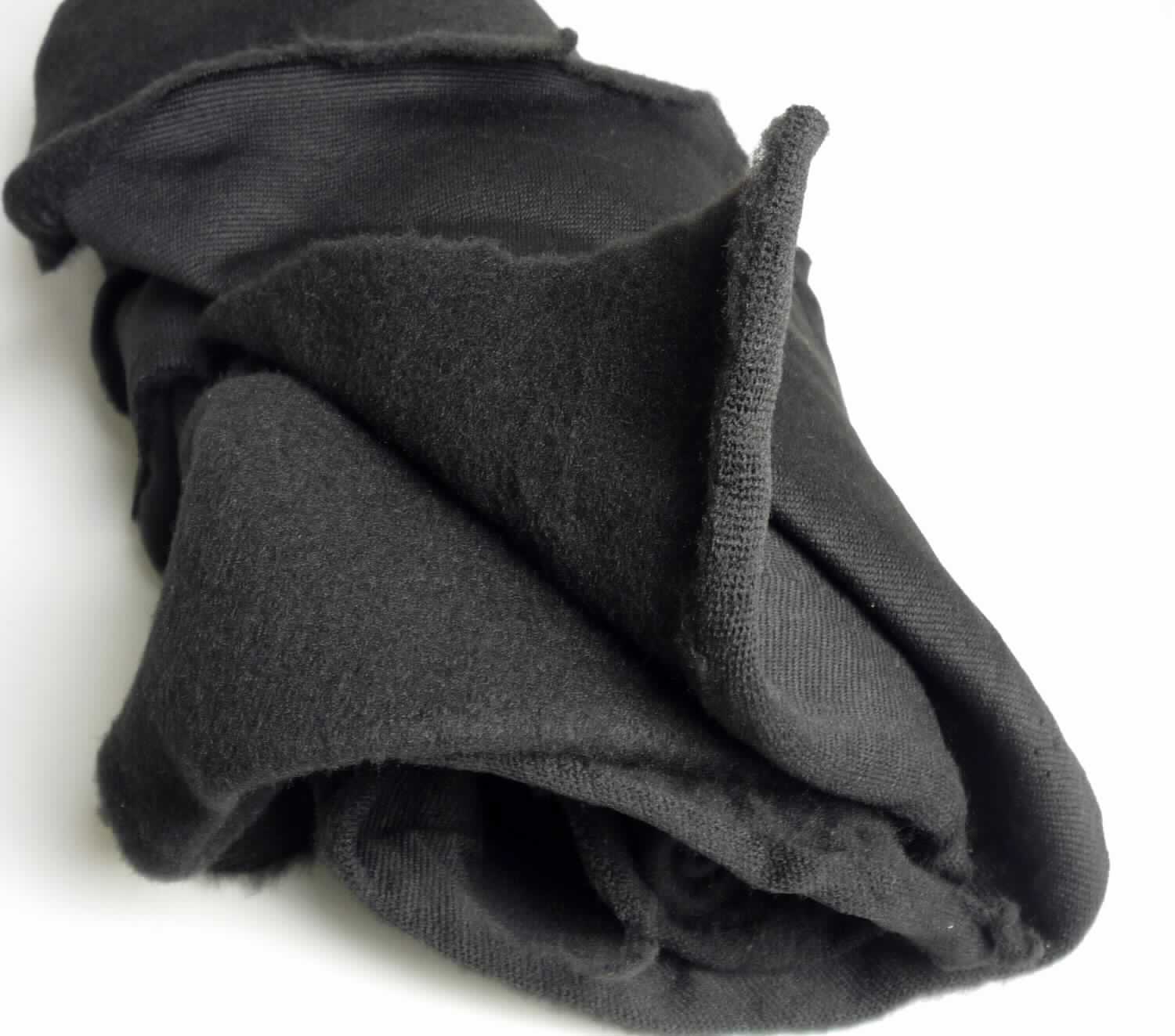 Kuliergewirke, Foto siehe Anlage,
- als Meterware,
- laut Untersuchungsergebnis:
-- mit einer Breite von mehr als 30 cm,
-- aus synthetischen Chemiefasern, einseitig geraut,
-- ohne Flor- und Schlingenoberfläche,
-- keine Elastomergarne oder Kautschukfäden enthaltend,
-- gefärbt.

"Gewirke, anderes als in den Positionen 6001 bis 6005 genannte, aus synthetischen Chemiefasern, gefärbt"