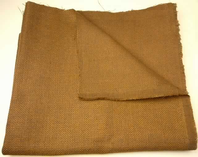Gewebe, sog. Möbelbezugsstoff Mondo, Foto siehe Anlage,
- als Meterware, mit einer Breite von mehr als 30 cm,
- laut Untersuchungsergebnis:
-- bestehend aus Garnen aus Polyesterfilamenten, aus Garnen aus Reißspinnstoff (Baumwolle,
   Leinen, Polyester-, Viskose-,  Polyamid- und Polyacryl-Spinnfasern enthaltend) und aus 
   Effektzwirn (Polyesterfilamente, Polyester-, Viskose-, Polyamid- und Polyacryl-Spinnfasern,
   Baumwolle und Leinen enthaltend); mit einem Gesamtanteil an
--- Polyester-Spinnfasern (synthetische Spinnfasern) von 62,1 GHT,
--- Baumwolle von 18,0 GHT,
--- Polyesterfilamenten (synthetische Filamente) von 14,4 GHT,
--- Viskose-Spinnfasern (künstliche Spinnfasern) von etwa 3 GHT,
--- Polyamid- und Polyacryl-Spinnfasern (synthetische Spinnfasern) von etwa 2 GHT,
--- Leinen von weniger als 1 GHT,
-- mit einem Quadratmetergewicht von 353 g,
-- buntgewebt; in anderer als Leinwand- oder Köperbindung.

"Gewebe aus synthetischen Spinnfasern, mit einem Anteil an diesen Fasern von weniger als 85 GHT, 
 hauptsächlich mit Baumwolle gemischt, mit einem Quadratmetergewicht von mehr als 170 g, 
 buntgewebt, aus Polyester-Spinnfasern, nicht in Leinwand- oder Köperbindung"