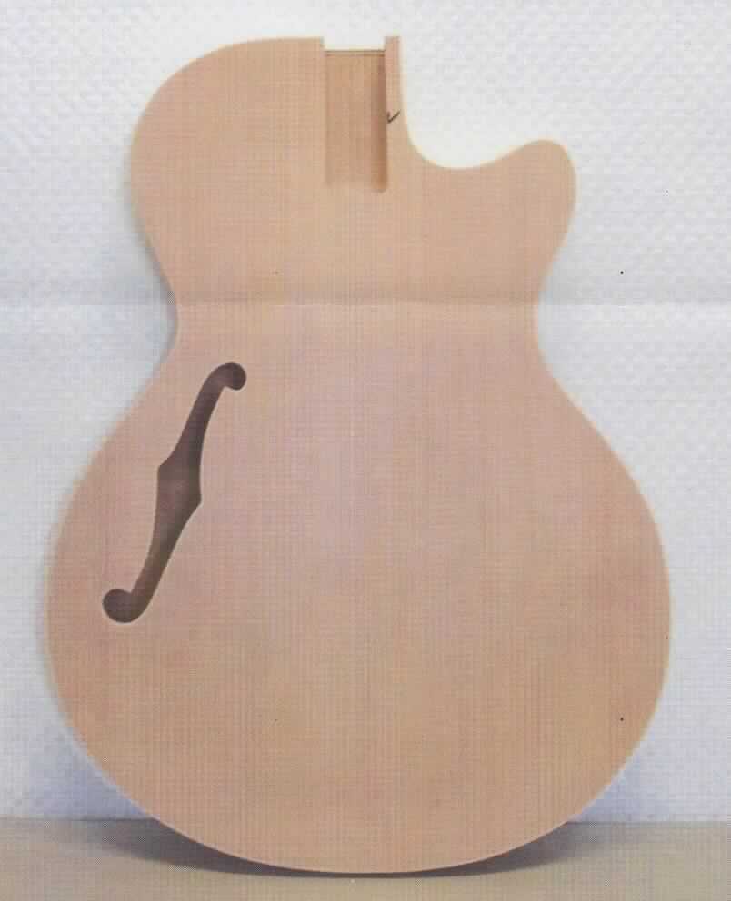 Bei denen als "Rohlinge von unlackierten Korpussen für Elektrogitarren" bezeichneten Waren handelt es sich um unvollständige und unfertige noch nicht lackierte Korpusse aus Holz, die bereits die endgültige Form und die notwendige Bohrung zum Ansetzten des Gitarrenhals besitzen. Sie müssen noch lackiert, poliert und mit den Fräsungen und Bohrungen für die noch fehlenden Anbauteile, die je nach Gitarrentyp differieren können, versehen werden. 

Die unvollständigen und unfertigen Waren besitzen schon die wesentlichen Beschaffenheitsmerkmale der fertigen Ware (Gitarrenkorpus für eine elektrische Gitarre) und können in unterschiedlichen Designs vorkommen.

Sie werden als "erkennbare Teile für Musikinstrumente der Position 9207 (elektrische Gitarren)" eingereiht.