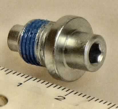 Es handelt sich um aus Stahl gefertigte, abgestufte, zylindrische Erzeugnisse, die über eine Länge von ca. 8 mm mit einem Gewinde versehen sind und etwa mittig einen "Kragen" mit einem Durchmesser von ca. 14 mm aufweisen. Die Erzeugnisse sind an einem Ende stumpf und am anderen Ende zu einem Innensechskant ausgearbeitet. Die Erzeugnisse dienen zum Einstellen von Fensterprofilen.
Gesamtlänge: 21,4 mm

Abbildung siehe Anlage. 

Derartige Erzeugnisse gehören als "Teile aus unedlen Metallen, von Beschlägen (Baubeschlägen) aus unedlen Metallen, für Fenster und Fenstertüren" zur Codenummer 8302 4150 00 0 des Elektronischen Zolltarifs.