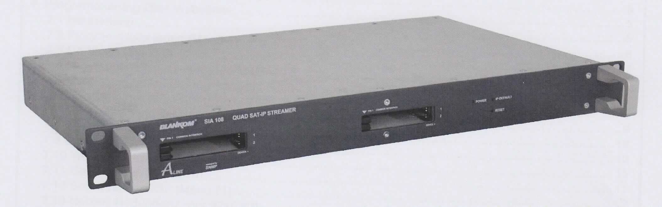 Fernsehsender/-empfänger
- aus vier DVB-S Tunern mit QPSK/8PSK-Demodulatoren, TS-Prozessor und Ethernet-Controllern in 
  einem Einbaugehäuse (Abmessungen: 448 x 44 x 350 mm) mit zwei CI-Schächten, Ethernet-
  Schnittstellen, HF-Eingängen und ASI-Ausgängen (Abbildung siehe Anlage),
- zum Empfangen von QPSK/8PSK-modulierten Fernsehsignalen (950 - 2150 MHz), deren 
  Demodulation in einen MPEG-Transportstrom (digitalisierte Bild- und Tonsignale) und zum 
  Senden dieses MPEG-Transportstroms in einem drahtgebundenen IP-Netzwerk nach Einbau 
  in eine Kopfstation,
- zusammen mit Beipack (Kabel, Abschlusswiderstand, Montagematerial) in einer gemeinsamen 
  Verkaufsumschließung.
Der Fernsehsender/-empfänger bestimmt den Charakter des Ganzen.

"Sendegerät für das Fernsehen, mit eingebautem Empfangsgerät (in Warenzusammenstellung mit nicht charakterbestimmendem Beipack)"