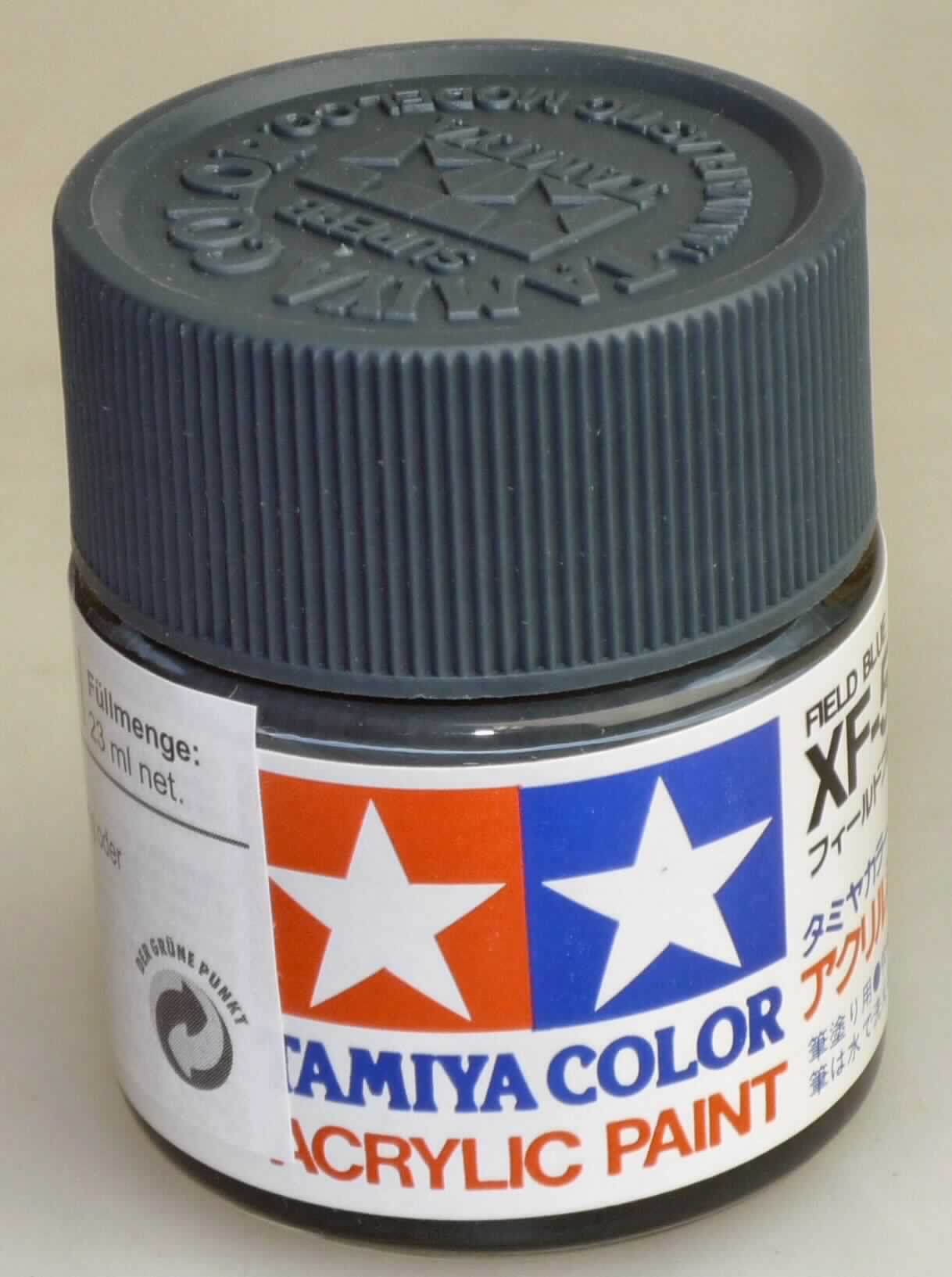 Angaben: Spezial-Acryl-Harz Streich-/Airbrush-Farbe; für die Farbgestaltung von Plastik- und Metallmodellen.

Warenbeschaffentheit: Dunkelgraue Flüssigkeit, die einen abriebfesten Film bildet, aufgemacht in einem 23ml-Schraubverschlussglas (Beschriftung: Acryl-Harz-Spezial-Farbe für den Plastik-Modellbau u.a.). 
 
Befund: Farben zur Unterhaltung, in Täfelchen, Tuben, Töpfchen, Fläschchen, Näpfchen oder ähnlichen Aufmachungen