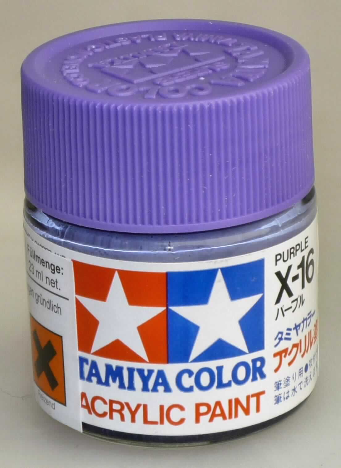 Angaben: Spezial-Acryl-Harz Streich-/Airbrush-Farbe; für die Farbgestaltung von Plastik- und Metallmodellen.

Warenbeschaffentheit: Lilafarbene Flüssigkeit, die einen abriebfesten Film bildet, aufgemacht in einem 23ml-Schraubverschlussglas (Beschriftung: Acryl-Harz-Spezial-Farbe für den Plastik-Modellbau u.a.). 
 
Befund: Farben zur Unterhaltung, in Täfelchen, Tuben, Töpfchen, Fläschchen, Näpfchen oder ähnlichen Aufmachungen