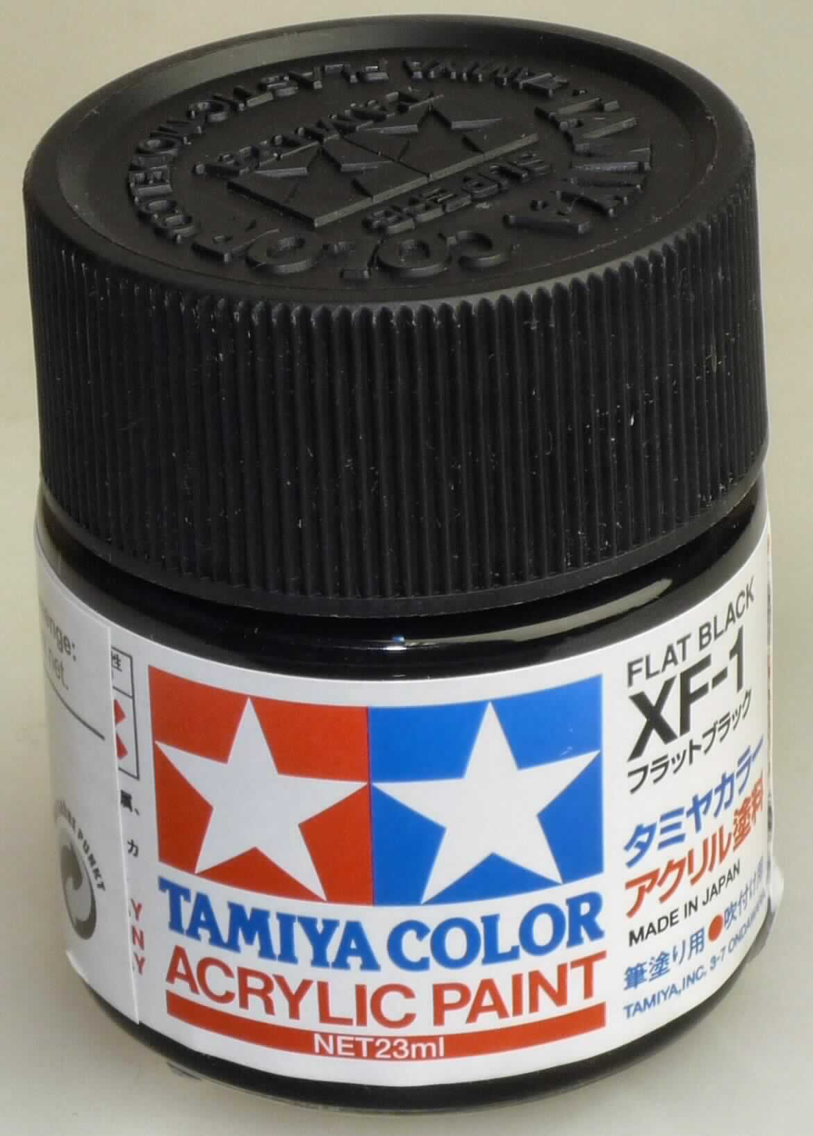 Angaben: Spezial-Acryl-Harz Streich-/Airbrush-Farbe; für die Farbgestaltung von Plastik- und Metallmodellen.

Warenbeschaffentheit: Schwarze Flüssigkeit, die einen abriebfesten Film bildet, aufgemacht in einem 23ml-Schraubverschlussglas (Beschriftung: Acryl-Harz-Spezial-Farbe für den Plastik-Modellbau u.a.). 
 
Befund: Farben zur Unterhaltung, in Täfelchen, Tuben, Töpfchen, Fläschchen, Näpfchen oder ähnlichen Aufmachungen