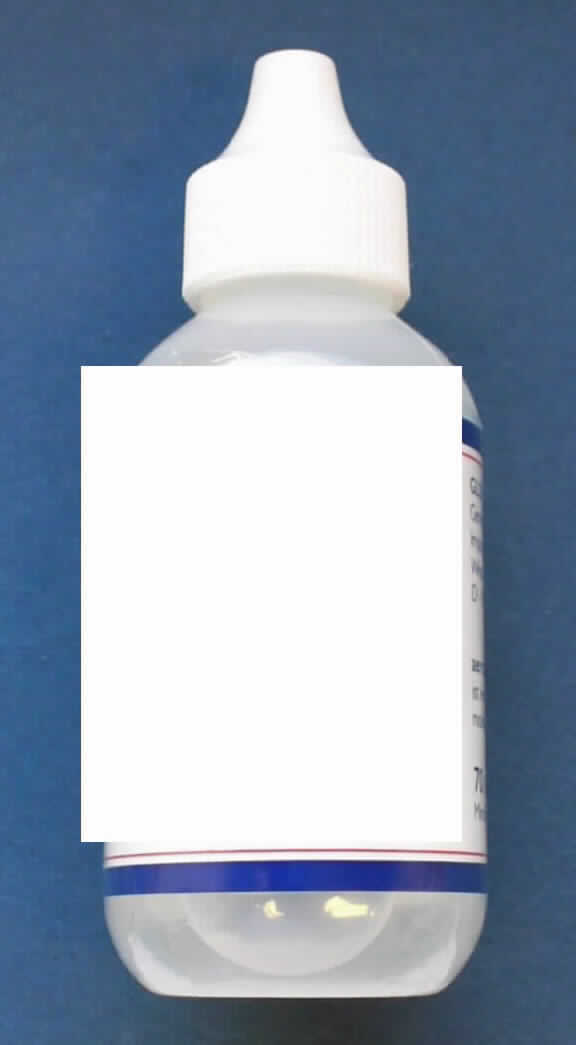 Angaben:
Die in einer etikettierten 70-ml-Tropfflasche befindliche Flüssigkeit soll in kleinen Dosen, tropfenweise ( z.B. 10 - 20 Tropfen/200 ml Wasser) zu Getränken, Lebensmitteln und Trinkwasser gegeben werden, laut Etikett "Zur Wasseraufbereitung mit Sauerstoff...". Nach ergänzenden Angaben werden die Lebensmittel/Getränke dadurch "mit gebundenem Sauerstoff angereichert", enthaltene belastende Keime und Bakterien werden unschädlich gemacht und die Haltbarkeit wird verlängert. Bei der Flüssigkeit handelt es sich nach einem vorgelegten Analysereport um eine verdünnte, wässrige Lösung von Natriumsalzen (Chlorid, Carbonat, Chlorit (ClO2-), Sulfat und Hypochlorit (OCl-)).

Feststellungen:
Vorgelegt wurde eine für den Einzelverkauf aufgemachte, etikettierte 70-ml-Tropfflasche mit Drehverschluss. Darin befindet sich eine klare, farblose, alkalisch reagierende Flüssigkeit, die bei Säurezugabe Chlorgas freisetzt .

Befund:
Desinfektionsmittel