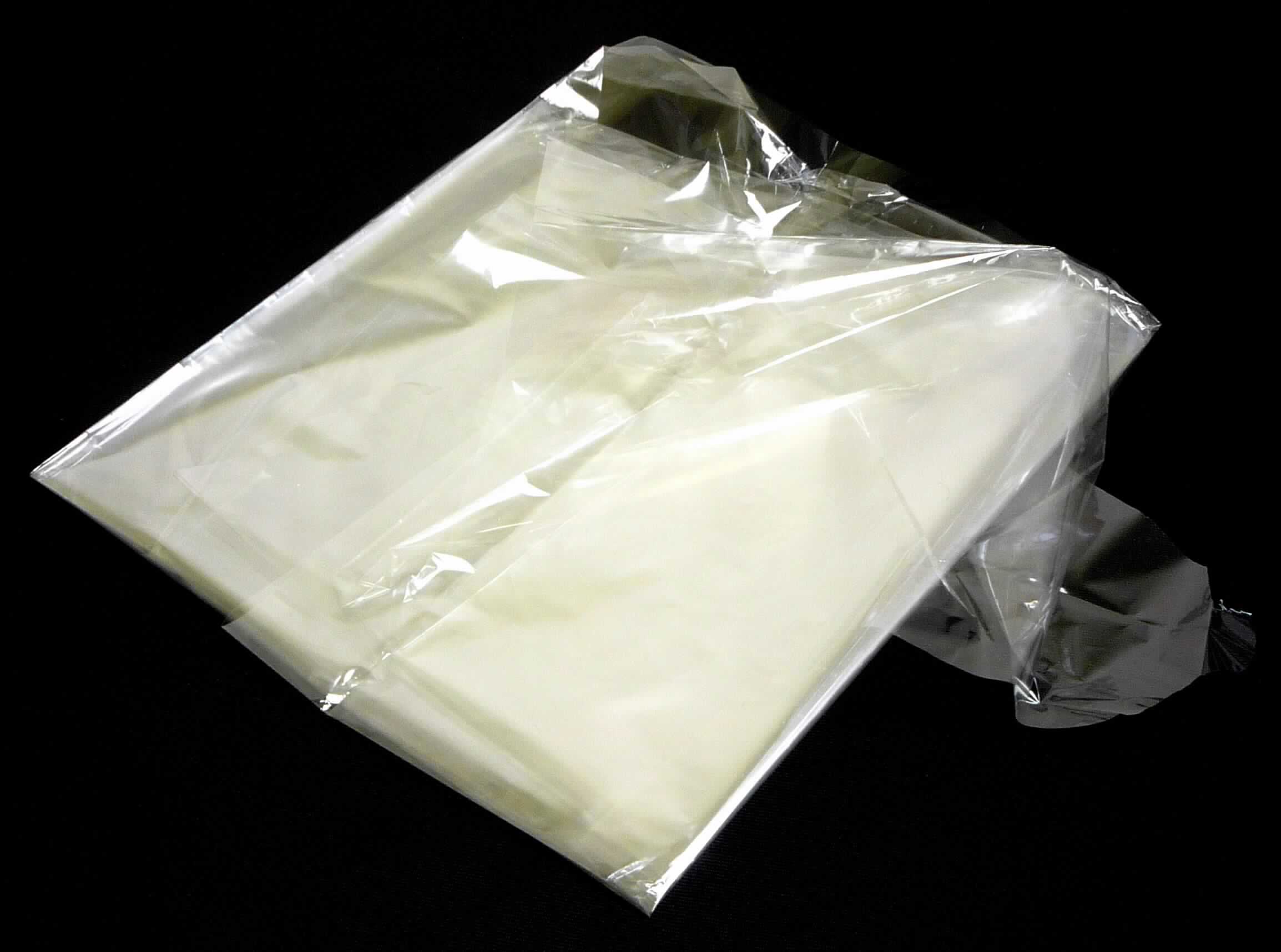 Angaben des Antragstellers:
BOPET-Folie (biaxial orientierte Polyethylenterephthalatfolie) für die Herstellung von Lebensmittelverpackungen
-Die Folie wird auf Rollen in verschiedenen Breiten gehandelt-

Untersuchungsergebnisse an einem Warenmuster:
Farblose transparente Kunststofffolie mit einer Dicke von 13 µm.

Befund:
Es liegt eine Kunststofffolie aus Polyethylenterephthalat im Sinne der Unterposition 3920 6219 vor.