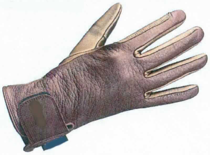 Handschuhe aus Leder, Artikel S453316, Foto siehe Anlage,
- als Fünffingerhandschuhe gearbeitet,
- aus Leder (laut Antrag im Bereich der Außenhand aus Hirschleder und im Bereich der Innenhand
  aus Leder mit Spezialgerbung "Oil Tac") bestehend,
- mit einer aufgenähten Verstärkung aus Leder am Zeigefinger (in Richtung Daumen),
- unterhalb des Handgelenks mit einem Klettverschluss; in Höhe des Handgelenks elastisch verengt,
- ohne funktionelle Merkmale von Spezialsporthandschuhen und von Schutzhandschuhen; wird laut
  Antrag als Fahrerhandschuh verwendet.

"Bekleidungszubehör aus Leder, Fingerhandschuhe, kein Spezialsport- oder Schutzhandschuhe"