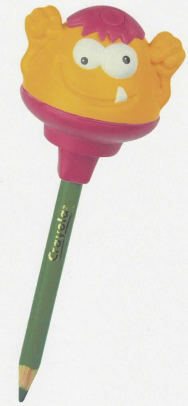 Sog. "Pencil Wobbler", siehe Abbildung, in Form einer Warenzusammenstellung in Aufmachung für den Einzelverkauf, im Wesentlichen bestehend aus einem Mal-/Notizblock (ca. 10,2 x 12,6 cm = B x L), einem Farbstift mit festem Schutzmantel (ca. 8,6 x 0,7 cm = L x D) und einem Kunststoffaufsatz in Form eines stilisierten, nichtmenschlichen Wesens, der auf den Stift gesteckt wird.
Der Aufsatz besitzt auf der Rückseite einen Aufziehmechanismus, der mittels eines am Kopf des Wesens befindlichen Knopfes ausgelöst werden kann und so ein rütteln/vibrieren der Figur bewirkt, sodass der auf der Unterseite eingesteckte Farbstift von selber "malt".

Die Erzeugnisse sind zusammen mit einer Bedienungsanleitung in einem Polybeutel für den Einzelverkauf aufgemacht.
Ein charakterverleihender Bestandteil der Warenzusammenstellung ist nicht ermittelbar, sodass die Einreihung in die letztgenannte, der gleichermaßen in Betracht kommenden Positionen erfolgt.

Das Set ist als "Farbstift, mit festem Schutzmantel, kein Bleistift" einzureihen.