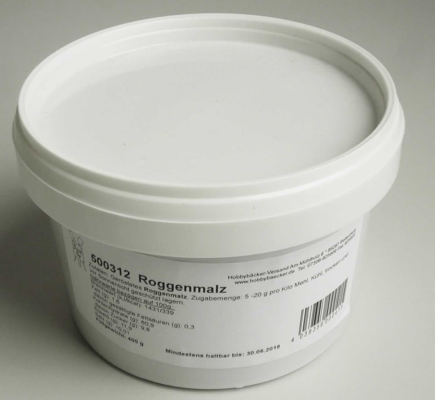 Antragsangaben: Roggenmalz; Artikel-Nr. 500312; 400 g Dose; Zutaten: Geröstetes Roggenmalz. Dunkles, pulverförmiges Malz für dunkles Brot und Brötchen mit kräftigem Malzgeschmack. Es sorgt für eine schöne braune Krumenfarbe und rundet den Geschmack harmonisch malzig ab.

Beschaffenheit des Warenmusters: dunkelbraunes, sehr feinkörniges Pulver mit malzigem Geruch, in einer weißen etikettierten Kunststoffdose.


Malz, geröstet.