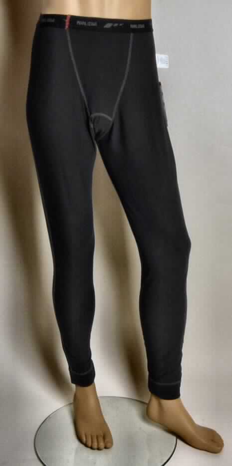 Lange Unterhose, sog. lange Herren Sportunterhose "Transfer Long Pant", Art. 14111101, 
Größe M, Foto siehe Anlage,
- aus ca. 0,8 mm dicken, einfarbigen, strukturiert gewirkten Gewirken aus lt. Antrag 100 % Polyester
  (synthetische Chemiefasern),
- in der Taille abschließend, mit einem ca. 3 cm breiten, angesetzten, elastischen Taillenbund,
- ohne Öffnung und ohne Verschluss,
- aufgrund des Schnitts eindeutig als Männerkleidung erkennbar,
- mit langen Hosenbeinen, an den Beininnen- und -außenseiten durch Überwendlichnähte 
  zusammengenäht; an den Beinabschlüssen gesäumt und mit einem elastischen Abschluss 
  ausgestattet,
- kennzeichnet sich insbesondere aufgrund des Schnitts und der Ausstattung 
  (Überwendlichnähte und Art des Taillenbundes) als lange Unterhose.

"Unterhose, aus Gewirken, für Männer, aus Chemiefasern"