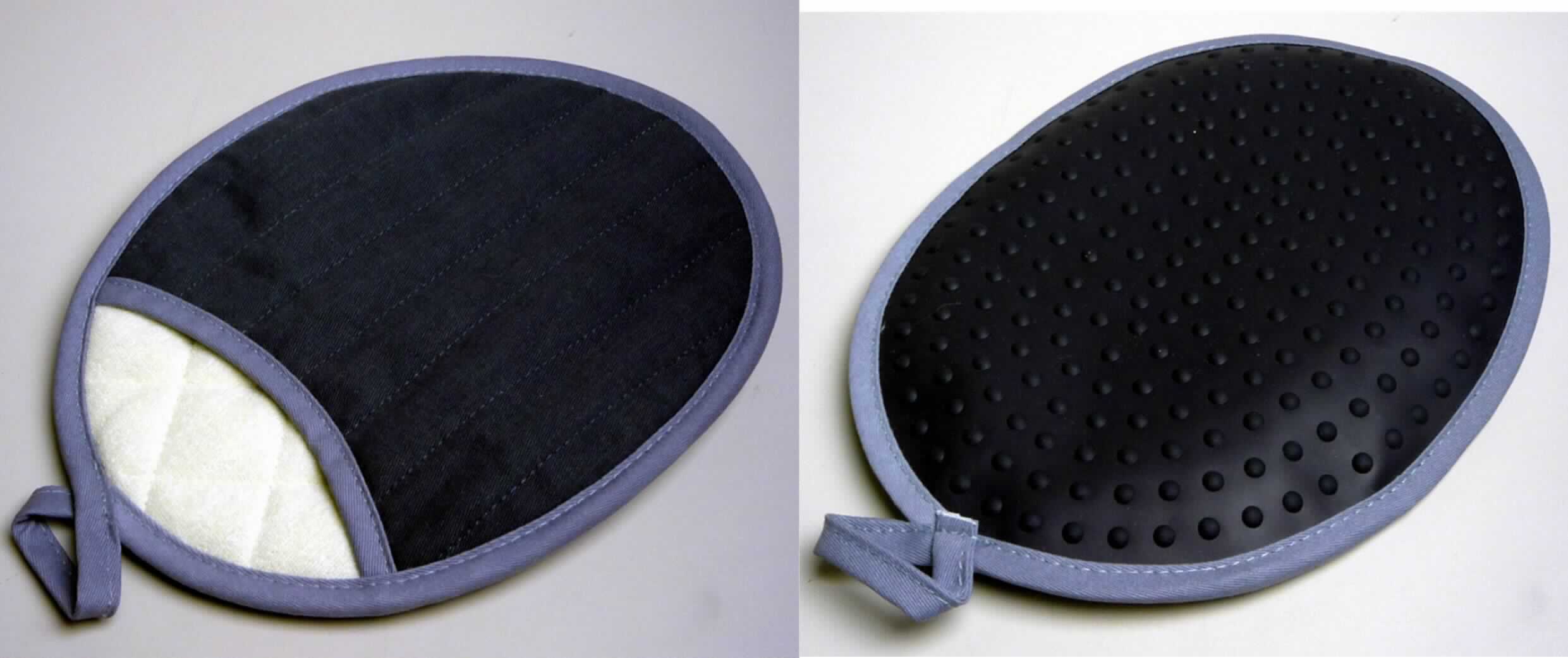 Küchenwäsche, sog. Topfhalter, Art. 191138 und 190644, Foto siehe Anlage,
- oval; in den Abmessungen von ca. 25 cm x 20 cm,
- eine Seite:
-- zweilagig gearbeitet:
--- mit einer charakterbestimmenden Außenlage aus einem auf der Außenseite mit einer genoppten Lage aus 
     Kunststoff (laut Antrag: Silikon; kein Zellkunststoff) versehenen Gewebe der Position 5903 aus laut Antrag 
     Baumwolle,
--- mit einer Innenlage aus einem abgeteilt versteppten Verbunderzeugnis der Position 5811 mit einer Außenlage 
     aus einem Schlingengewirke aus laut Antrag Baumwolle und einer Innenlage aus Wattierungsstoff,
- andere Seite:
-- aus einem dreilagigen, abgeteilt versteppten Verbunderzeugnis der Position 5811 mit einer 
    charakterbestimmenden Außenlage aus einem bedruckten Gewebe (nicht nach dem Batikverfahren 
    handbedruckt) aus laut Antrag Baumwolle, einer Zwischenlage aus Wattierungsstoff und einer Innenlage aus 
    Schlingengewirken aus laut Antrag Baumwolle,
- durch Zusammennähen konfektioniert,
- an den Rändern mit einem schmalen Band aus Gewebe, das auch die Aufhängeschlaufe bildet, eingefasst,
- wird üblicherweise gewaschen,
- wird über die Hand gezogen und dient als Topflappen, stellt sich als Küchenwäsche dar, somit keine Ware der 
  Position 6307.

"Küchenwäsche, aus Spinnstoffen, nicht aus Frottierware, aus Baumwolle, nicht nach dem Batik-Verfahren 
 handbedruckt"