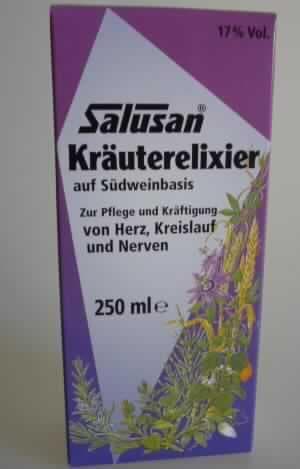 Likörweinhaltiges Kräutertonikum.

Antragsangaben (als zutreffend unterstellt): Kräuterelixier auf Südweinbasis; zur Pflege und Kräftigung von Herz, Kreislauf und Nerven; Alkoholgehalt: 17 %vol; Verkaufseinheiten: 10 ml-, 250 ml  und 500 ml-Flasche. Zur Zusammensetzung der Ware wurden vertrauliche Angaben gemacht.

Beschaffenheit der vorgelegten Warenprobe: braune, schwach trübe, unmittelbar trinkbare Flüssigkeit, süß, alkoholisch und nach Kräutern schmeckend. Aufmachung: braune, etikettierte 0,25 l-Glasflasche mit Schraubverschluss und 20 ml-Messbecher aus Kunststoff in einer bunt bedruckten Faltschachtel mit Beipackzettel. Verpackungsaufdruck (auszugsweise): "Kräuterelixier auf Südweinbasis; Verzehrempfehlung: täglich einen Messbecher". 

Anderer Wein aus frischen Weintrauben, mit Pflanzen oder anderen Stoffen aromatisiert, in Behältnissen mit einem Inhalt von 2 l oder weniger, mit einem vorhandenen Alkoholgehalt von 18 %vol oder weniger.