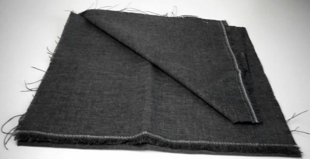 Gewebe, sog. Möbelbezugsstoff, Foto siehe Anlage,
- als Meterware, laut Antrag mit einer Breite von ca. 144 cm,
- laut Untersuchungsergebnis:  
-- aus synthetischen Spinnfasern (Polypropylen),
-- buntgewebt (melierte Garne),
-- in Leinwandbindung.

"Gewebe aus synthetischen Spinnfasern (Polypropylen), mit einem Anteil an diesen Spinnfasern von mehr
 als 85 GHT, buntgewebt"