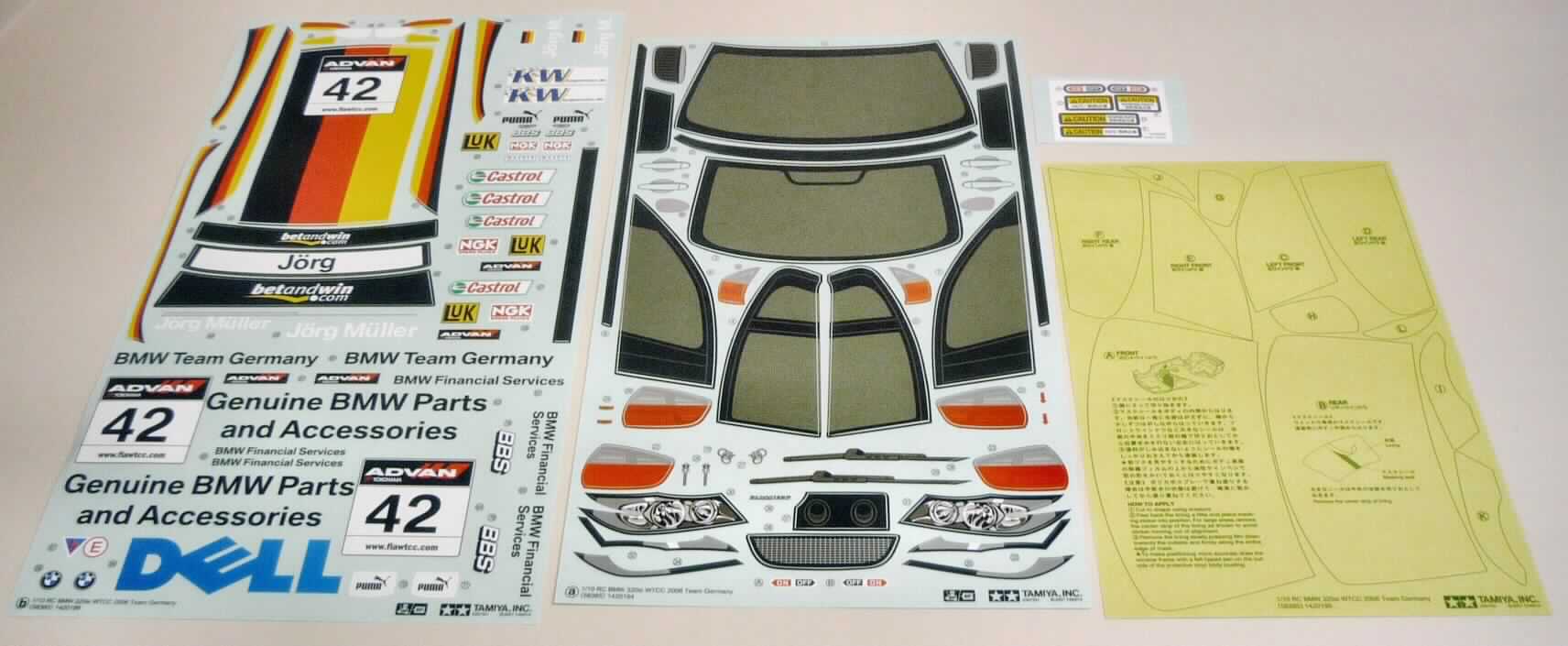 Das Set aus drei Aufkleberbögen mit den Abmessungen ca. 37 x 21,  34 x 20 und 7,5 x 5 cm enthält alle Aufkleber für den Bausatz des maßstabsgetreu verkleinerten Modells "BMW 320si WTCC". Mit Hilfe der Aufkleber bekommt das Modell innen und vor allem außen sein spezielles Aussehen. Die Aufkleber sind auf Grund ihrer Form und der Aufschriften nur für dieses Modell verwendbar.

Sie werden als ein erkennbares Teil für ein maßstabsgetreu verkleinertes Modell zum Zusammenbauen eingereiht.