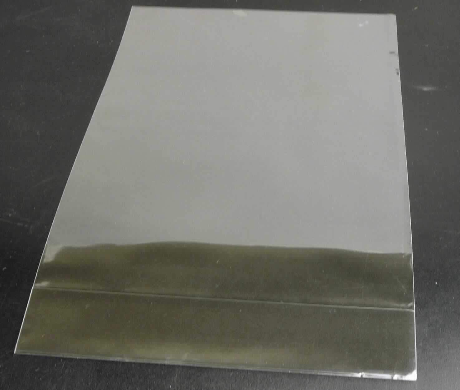 Es handelt sich um Beutel aus miteinander verschweißten, klarsichtigen Folien aus - lt. wissenschaftlicher Untersuchung - Polypropylen (Kunststoff im Sinne der Anmerkung 1 zu Kapitel 39) mit einer Dicke von 22 Mikrometern.

Die im flachliegenden Zustand etwa 23,7 x 14,5 cm große, unbedruckte Ware dient zu Transport- oder Verpackungszwecken und ist für eine längere Verwendung nicht vorgesehen.

Derartige Erzeugnisse werden zolltariflich als "Transport- oder Verpackungsmittel aus Kunststoffen, Beutel aus Polypropylen" eingereiht.