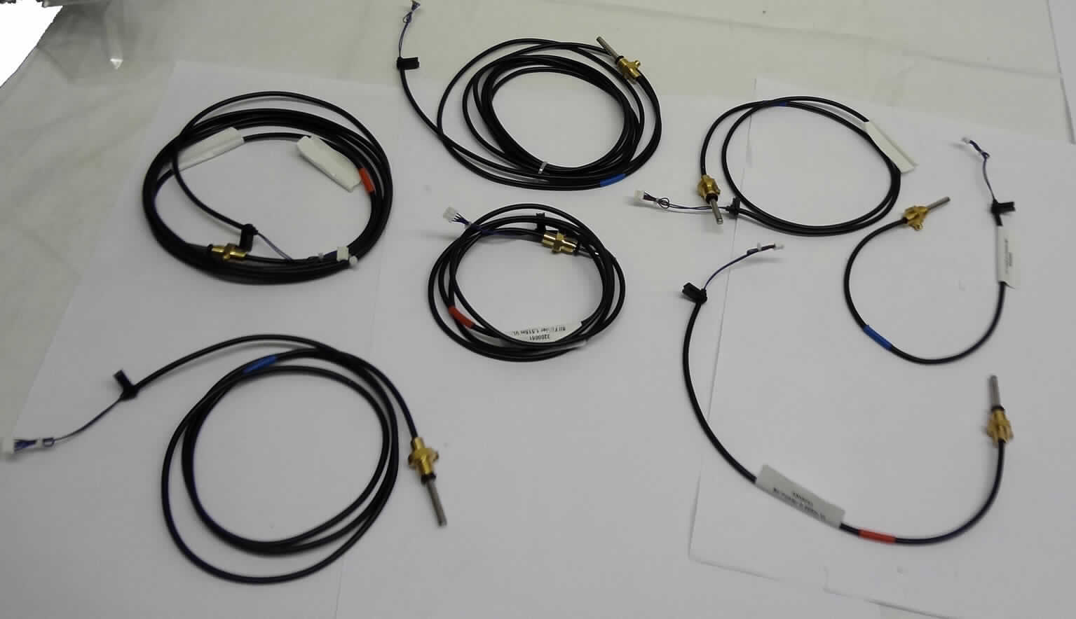 Temperaturabhängiger Widerstand (Thermistor),
- mit einem Pt 500 Messwiderstand,
- in einem Gehäuse mit Befestigungsschraube und Anschlusskabel (Abbildung siehe
  Anlage),
- für eine Leistung von weniger als 20 Watt.

"Elektrischer Stellwiderstand, kein Draht-Stellwiderstand, für eine Leistung von weniger als
 20 Watt; Thermistor"