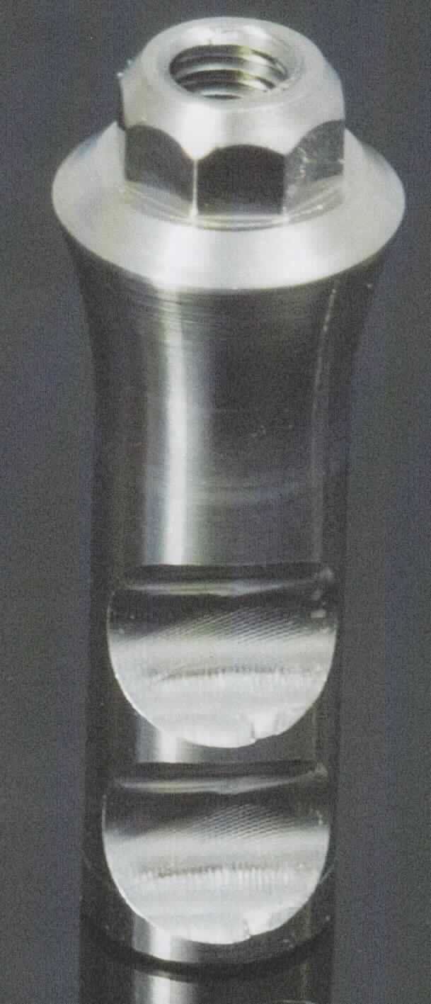 Sog. Modellanalog, bestehend aus einer geraden, stabförmigen, mit spezifischen Aussparungen versehenen Vorrichtung aus einer Titanlegierung, welche vom Zahntechniker als Hilfsmittel zur Herstellung eines zahntechnischen Meistermodells verwendet wird. Es dient im Dentallabor dazu, die Situation eines mit einem Abutment versorgten Implantats (beides nicht Gegenstand dieser Auskunft) darzustellen und abzuformen. 
Äußere Form: siehe Abbildung in der Anlage.
Eine Verwendung im Patientenmund ist nicht indiziert.

Die Ware wird als "zahnärztliches Instrument, nicht von den Unterpositionen (KN) 9018 1100 bis 9018 4910 erfasst" eingereiht.