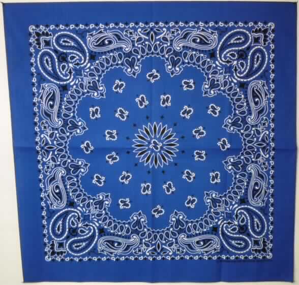Ziertaschentuch (Vierecktuch), sog. quadratisches Tuch, Foto siehe Anlage,
- quadratisch, laut Antrag in den Abmessungen 55 cm x 55 cm, 
- aus ca. 0,3 mm dicken, bedruckten Geweben aus laut Antrag 100 % Baumwolle,
- an den Rändern durch Überwendlichnaht gesäumt (somit konfektioniert),
- mit einem musterbildenden Aufdruck,
- augenscheinlich nicht handgearbeitet,
- aufgrund der Abmessungen (weniger als 60 cm auf jeder Seite) kein Halstuch/Vierecktuch der Position 6214,
- stellt sich nicht als eine Kopfbedeckung im Sinne des Kapitels 65 dar.

"Ziertaschentuch, aus Baumwolle, nicht handgearbeitet"
