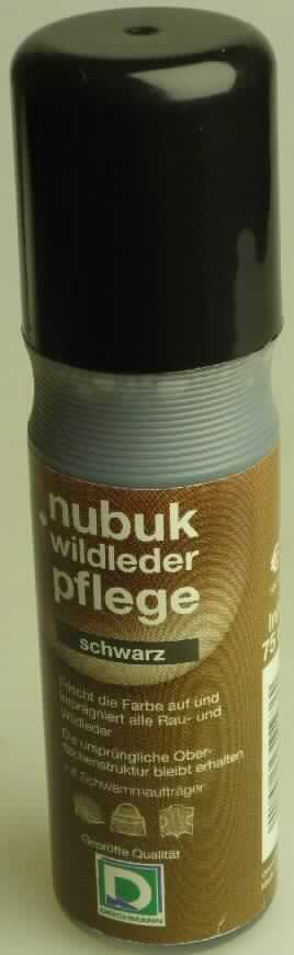 Angaben: Nubuk Wildleder Pflege; flüssige Schuhcreme, frischt die Farbe auf und imprägniert alle Rau- und Wildleder.

Warenbeschaffentheit: Schwarze Flüssigkeit in 75ml-Kunststoffflasche mit integriertem Auftrageschwamm.
 
Befund: Schuhcreme und ähnliche Schuh- oder Lederpflegemittel
