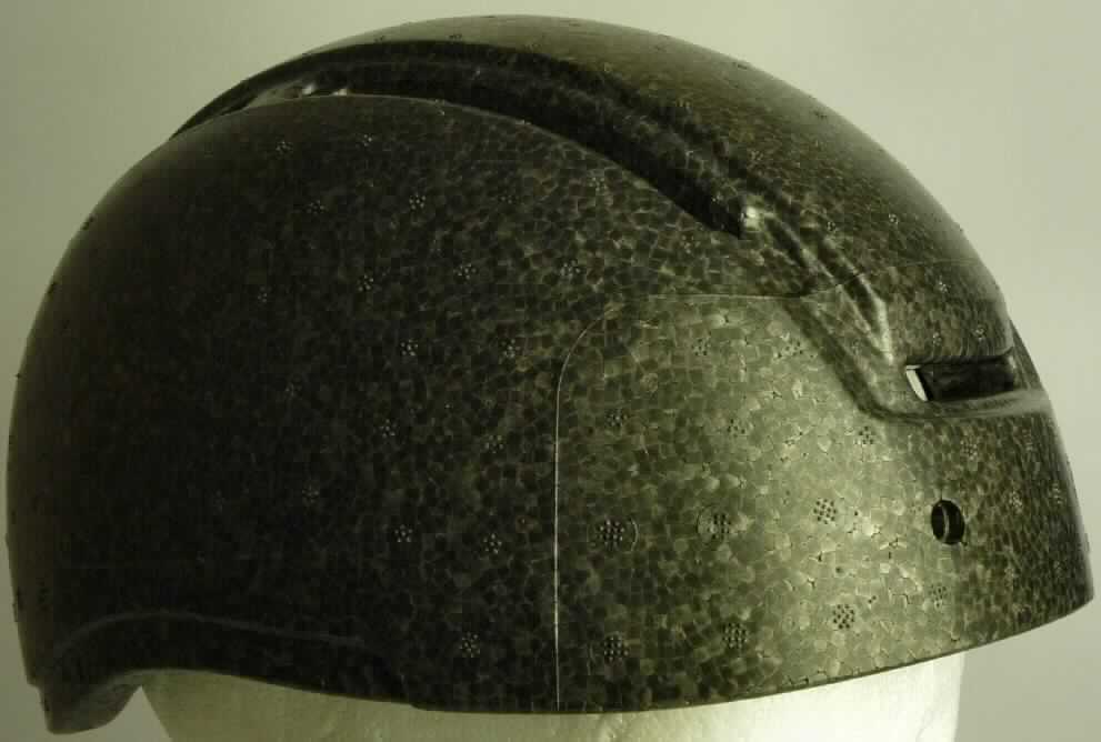 Gestelle für Kopfbedeckungen, sog. EPS (Expandierender Polystyrol-Hartschaum) Styropor Form, Foto siehe Anlage,
- in Form einer helmartigen Hartschale aus Kunststoffen (lt. Antrag Styropor);
  formgepresst mit verschiedenen Aussparungen (Löcher und Schlitze),
- in den Abmessungen: ca. 24 cm (Länge) x 20 cm (Breite) x 13 cm (Höhe),
- soll lt. Antrag als Gestell für Reit- und Skihelme verwendet werden.

"Gestelle, für Kopfbedeckungen"