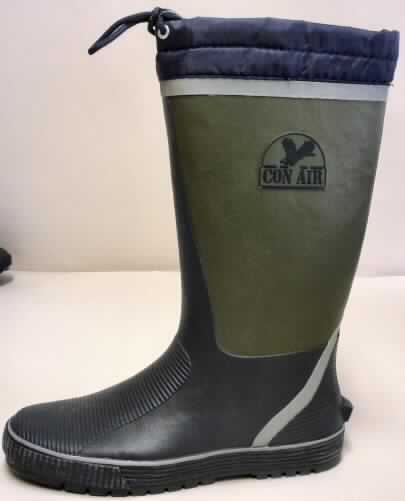 Stiefel (lt. Antrag: "Gummistiefel für Damen und Herren", Foto siehe Anlage)
- wasserdicht,
- mit Laufsohlen und Oberteil aus Kautschuk (Spinnstoff mit einer mit dem bloßen Auge 
  wahrnehmbaren Außenschicht aus Kautschuk; nicht durch Nähen, Nieten, 
  Nageln, Schrauben, Stecken oder ähnliche Verfahren zusammengefügt),
- am oberen Ende mit einer Randeinfassung aus Spinnstoff versehen,
- an der Einschlupföffnung mit einem Tunnelzug,
- ohne Metallschutz in der Vorderkappe,
- den Knöchel, jedoch nicht das Knie bedeckend

Wasserdichte Schuhe mit Laufsohlen und Oberteil aus Kautschuk, andere als in der Unterposition 6401 1000 genannt, den Knöchel, jedoch nicht das Knie bedeckend