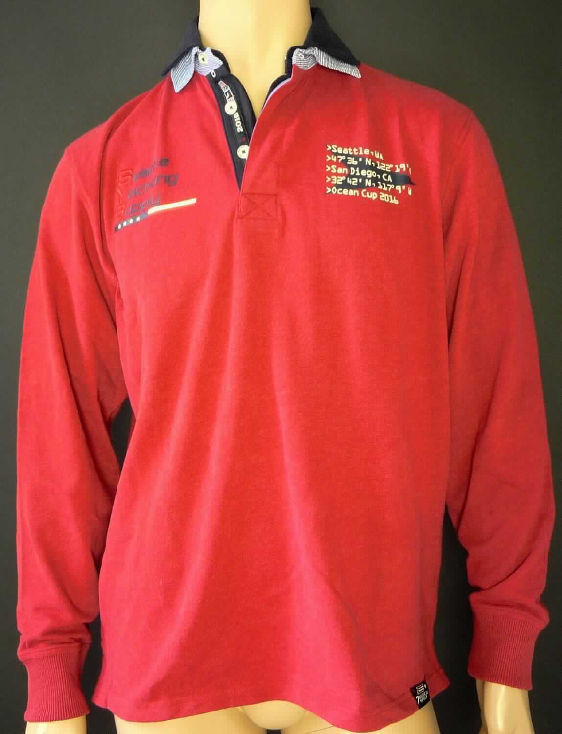 Hemd, sog. Herren Pullover rot, Art. 161-26-110-1 Rugby New DC Red/Ocean Cup, Größe M, Foto siehe Anlage,
- aus ca. 1 mm dicken, einfarbigen Gewirken aus laut Antrag 60 % Baumwolle und 40 % Polyester (synthetische
  Chemiefasern); mit durchschnittlich mehr als 10 Maschen je linearen Zentimeter in jeder Richtung,
- über die Taille reichend (Rückenlänge: ca. 70 cm),
- mit zwei Umlegekragen aus einfarbigen bzw. buntgewebten Geweben,
- vorn mit einer nicht durchgehenden Öffnung mit Knopfverschluss von links über rechts (Männerkleidung),
- mit langen Ärmeln, an den Ärmelenden mit angesetzten, gerippt gewirkten Bündchen,
- am unteren Rand durch Umschlagen und Festnähen gesäumt und seitlich mit kurzen Schlitzen versehen,
- erfüllt die Merkmale zur Einreihung als Hemd, somit kein Pullover.

"Hemd, aus Gewirken, für Männer, aus Baumwolle"
