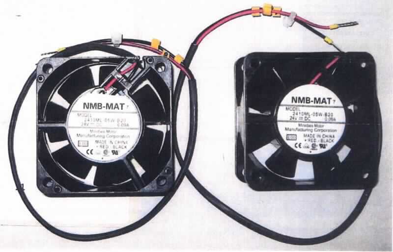 Lüfter,
- aus einem einstufigen Axialventilator mit Elektromotor in einem spezifisch geformten
  Kunststoffgehäuse, mit Anschlusskabel und Stecker (Abbildung siehe Anlage),
- zur Erzeugung eines maximalen Luftdrucks von weniger als 2 bar,
- zur Erzeugung eines Luftstroms, um eine Röntgenröhre zu kühlen.

"Axialventilator, nicht für zivile Luftfahrzeuge, keine Ware der TARIC-Codes 8414 5925 30 
 bis 8414 5925 40 - sog. Lüfter"