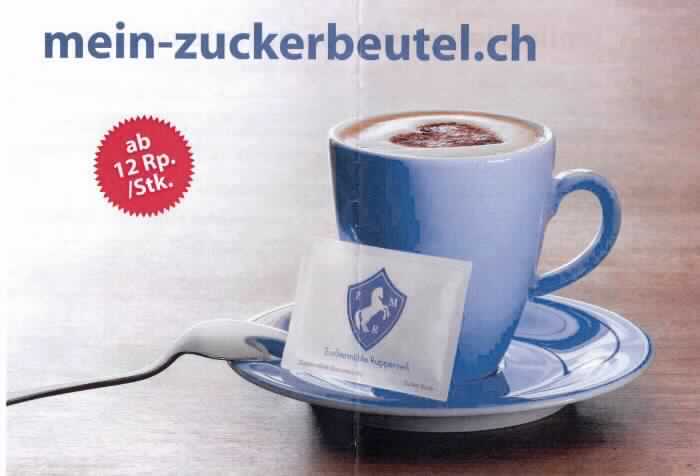 Rohr- und Rübenzucker und chemisch reine Saccharose, fest; Weißzucker

Laut den vorgelegten Unterlagen handelt es sich um Weißzucker (Saccharose ohne Zusatz von Aroma-, Farb- oder anderen Stoffen), verpackt in individuell gestaltbaren Zuckertütchen als Werbemittel. Der Zucker liegt in Form von weißen, transparenten Kristallen, frei fließend, vor, ist geruchsneutral und weist einen süßen Geschmack auf.

Die Ware ist als Weißzucker in die Unterposition 1701 9910 der Kombinierten Nomenklatur einzureihen.