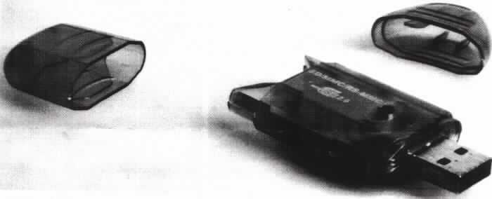 Speichermedienstick,
- aus einer mit aktiven und passiven Bauelementen bestückten gedruckten Schaltung in einem 
  Kunststoffgehäuse mit einem Einschubschacht für verschiedene Speichermedien
  (z.B. SD/MMC/RS-MMC) mit USB 2.0 -Stecker und Status-LED, 
- zum Lesen und Beschreiben von digitalen Speichermedien nach Anschluss an eine 
  automatische Datenverarbeitungsmaschine,
- von der in automatischen Datenverarbeitungssystemen verwendeten Art, an die Zentraleinheit mittelbar 
  anschließbar und in der Lage, Daten in einer vom System verwendbaren Form zu empfangen und zu liefern.

Die Ware wird als "andere Speichereinheit für automatische Datenverarbeitungsmaschinen, nicht von den Unterpositionen 8471 7020 bis 8471 7080 erfasst" eingereiht.

Anlage: 1 Abbildung