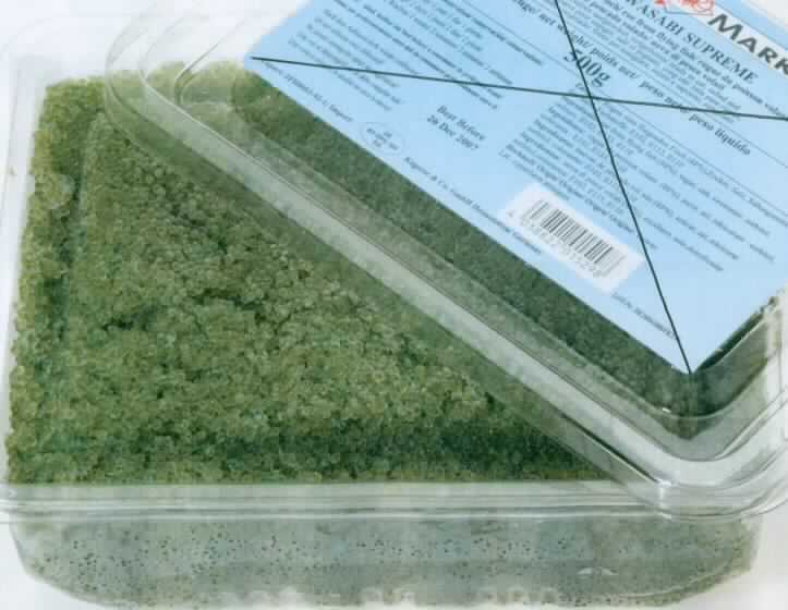 Nach den Angaben der Antragstellerin handelt es sich um fertig zubereiteten, gesalzenen, gewürzten und tiefgefrorenen Rogen von Fischen der Art Cypselurus atrisignis (Fliegender Fisch). Der Rogen wird zur Herstellung von Sushi verwendet.
Der vom Rogensack und von allen anhängenden Organteilen befreite Fischrogen ist in 500 g Schalen verpackt.
Zutaten: Rogen (88 %), Salz, Zucker, Feuchthaltemittel, Wasabi (17 %) und Farbstoffe.

Zolltarifrechtlich handelt es sich um "Kaviarersatz aus Fischeiern gewonnen, nicht zur Verarbeitung".
